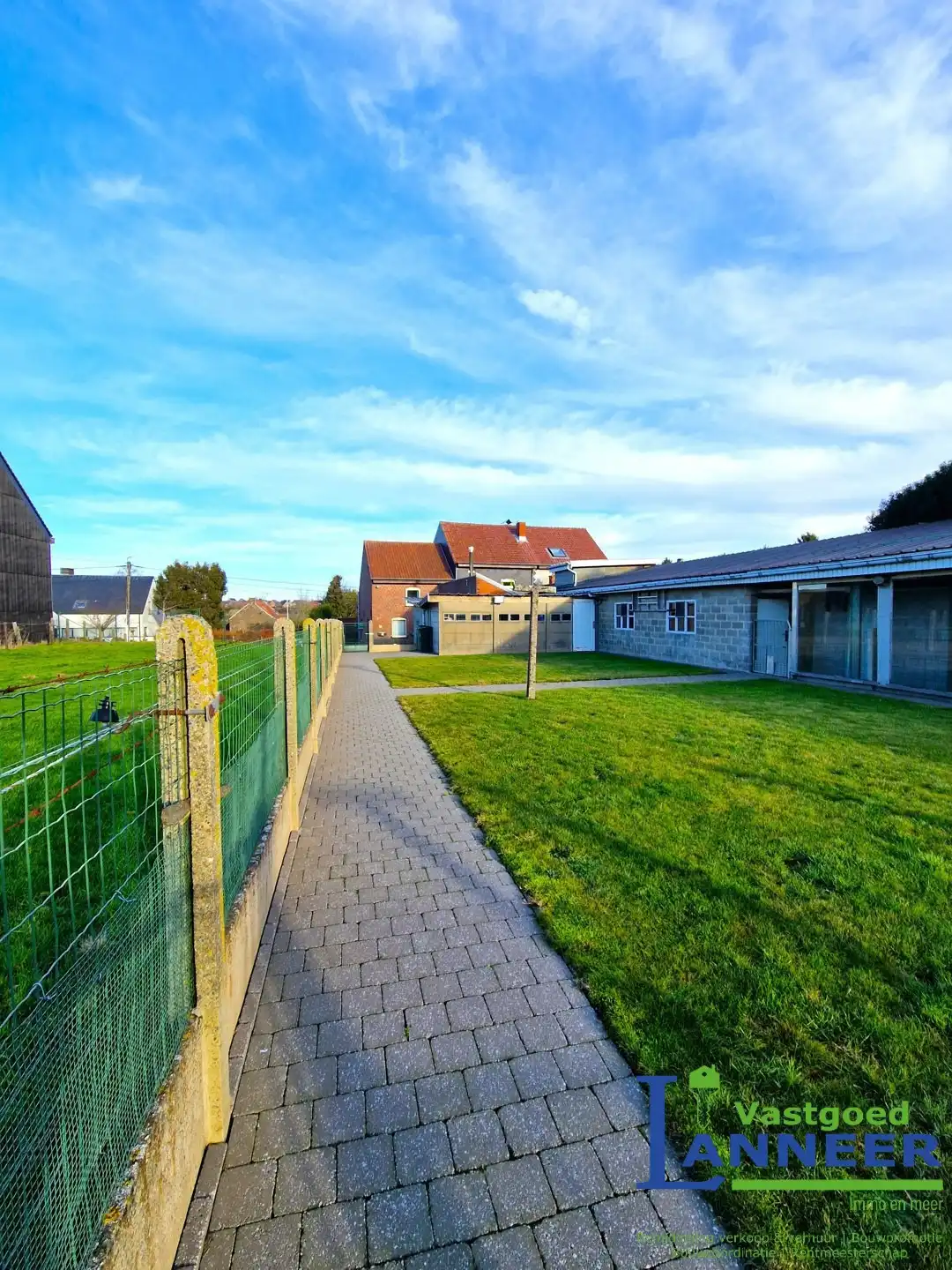 Woning met grote garage, 4 slpkmrs en diverse bijgebouwen foto 10