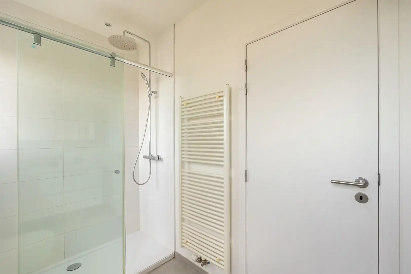 Prachtig dakappartement met 2 ruime slaapkamers te Schoonbroek.  foto 11