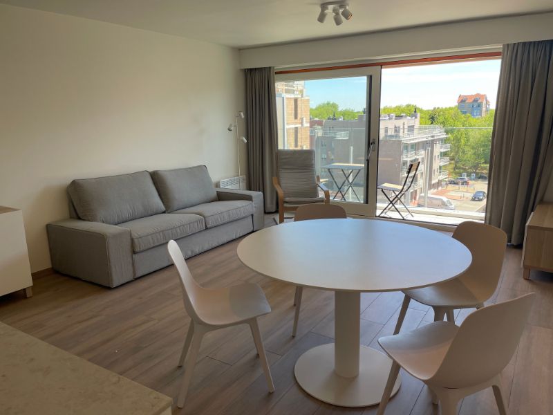 Vlakbij zee gelegen gemeubeld appartement met centrale ligging! foto 4