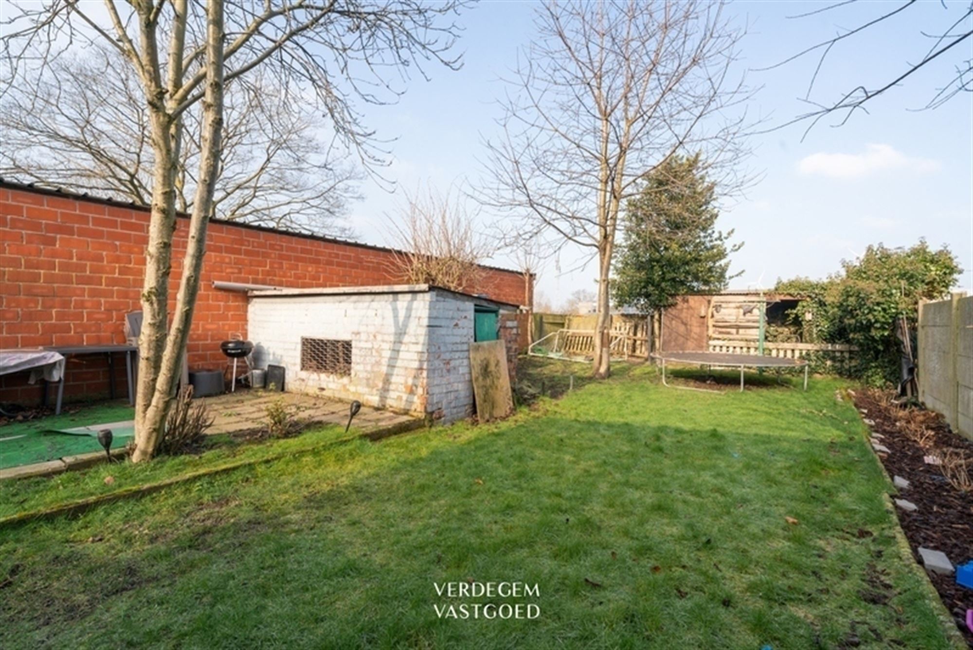 Te renoveren halfopen woning met 3 slaapkamers en tuin foto 8