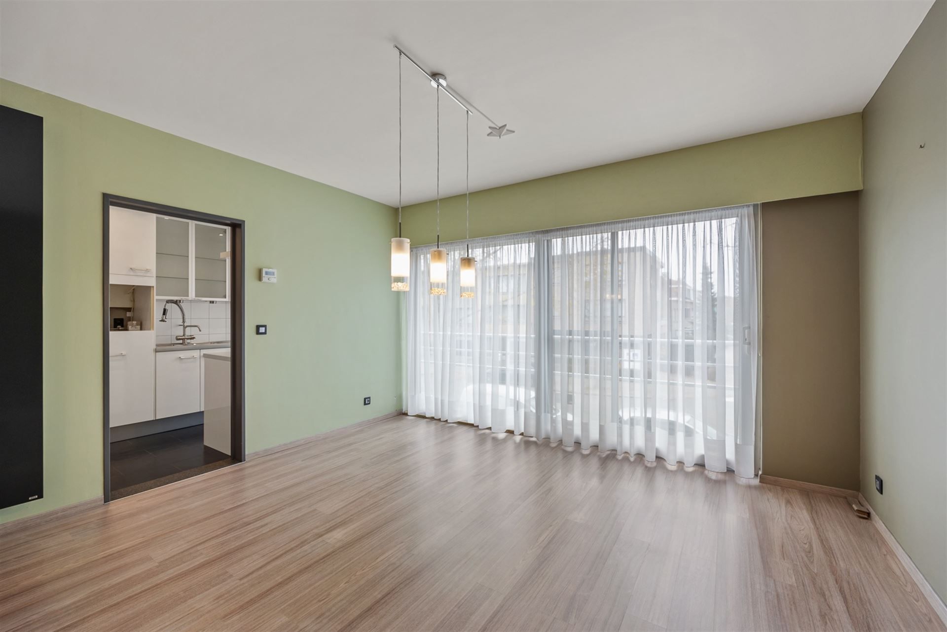 Instapklaar Appartement met Terras en Parking  foto 2