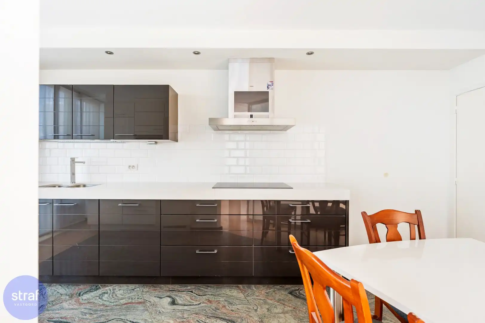 Ruim (en ook groot) huis op Linkeroever&nbsp;met praktijkruimte/ studio foto 7