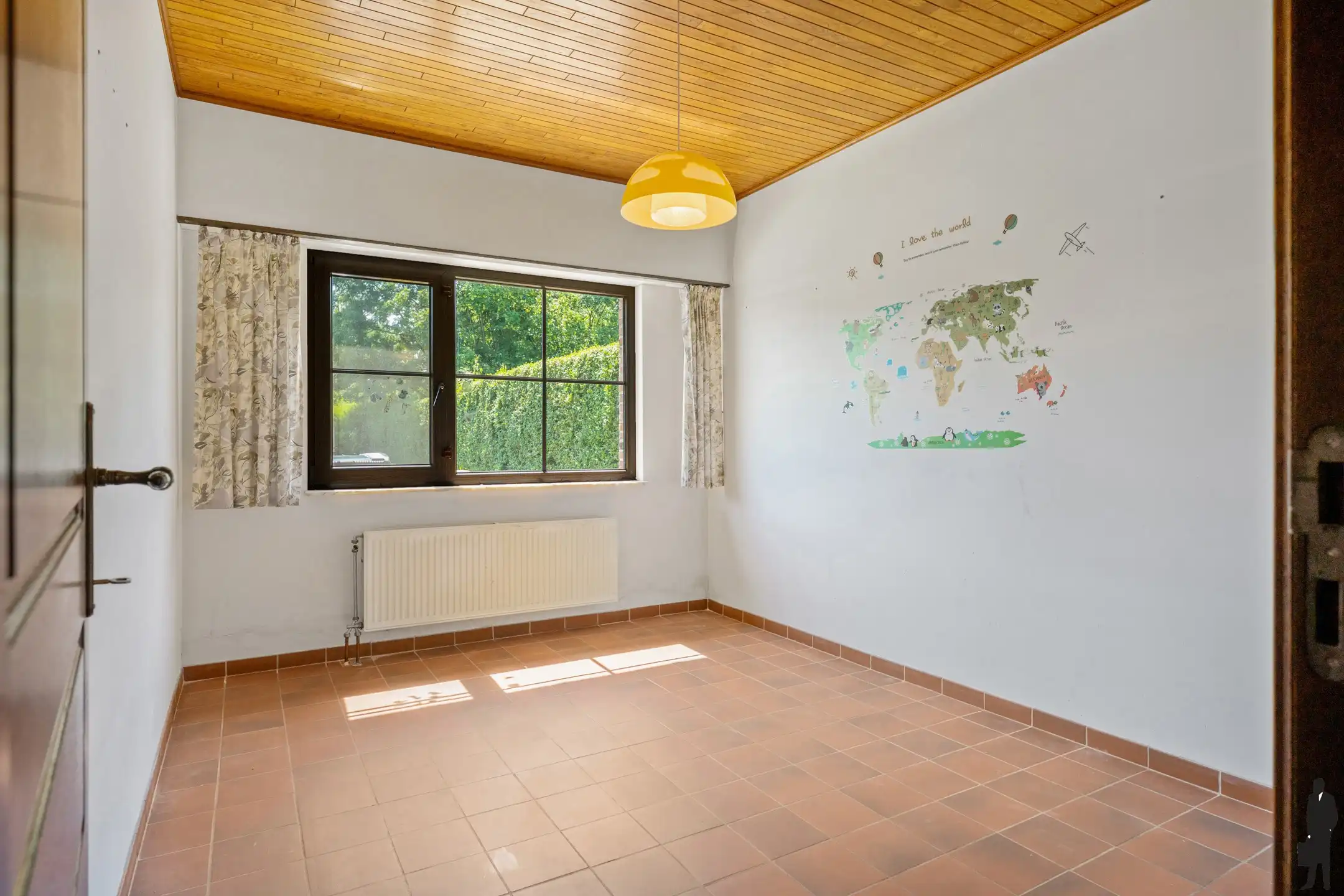 Charmante gezinswoning met 4 slaapkamers en grote tuin foto 15