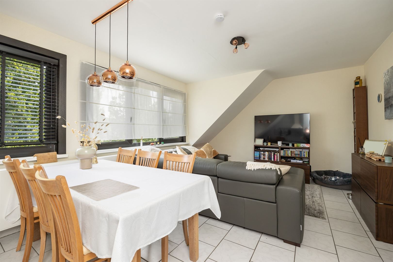 Gerenoveerd studio-appartement met zolder foto 2