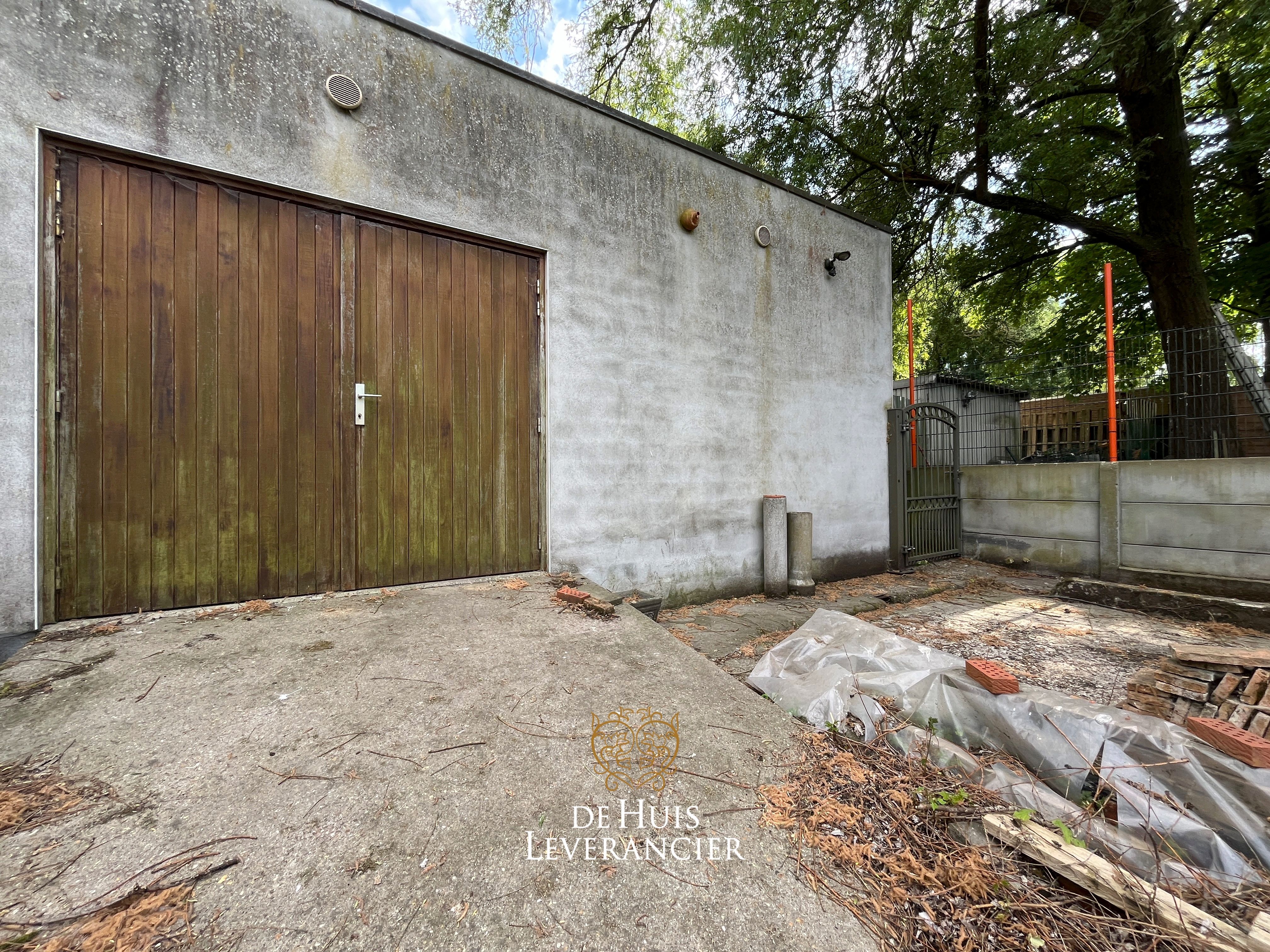 Zeldzame renovatiekans te koop in hartje Noeveren ! Unieke woning met ruimte, groen en grote garage foto 35
