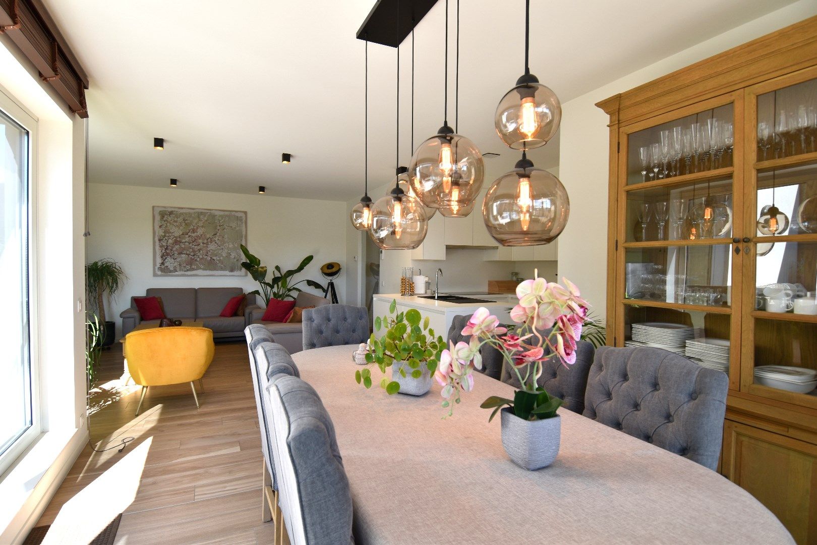 Luxueus afgewerkt 2 slpk appartement met zuidgericht terras te koop in Roeselare foto 7