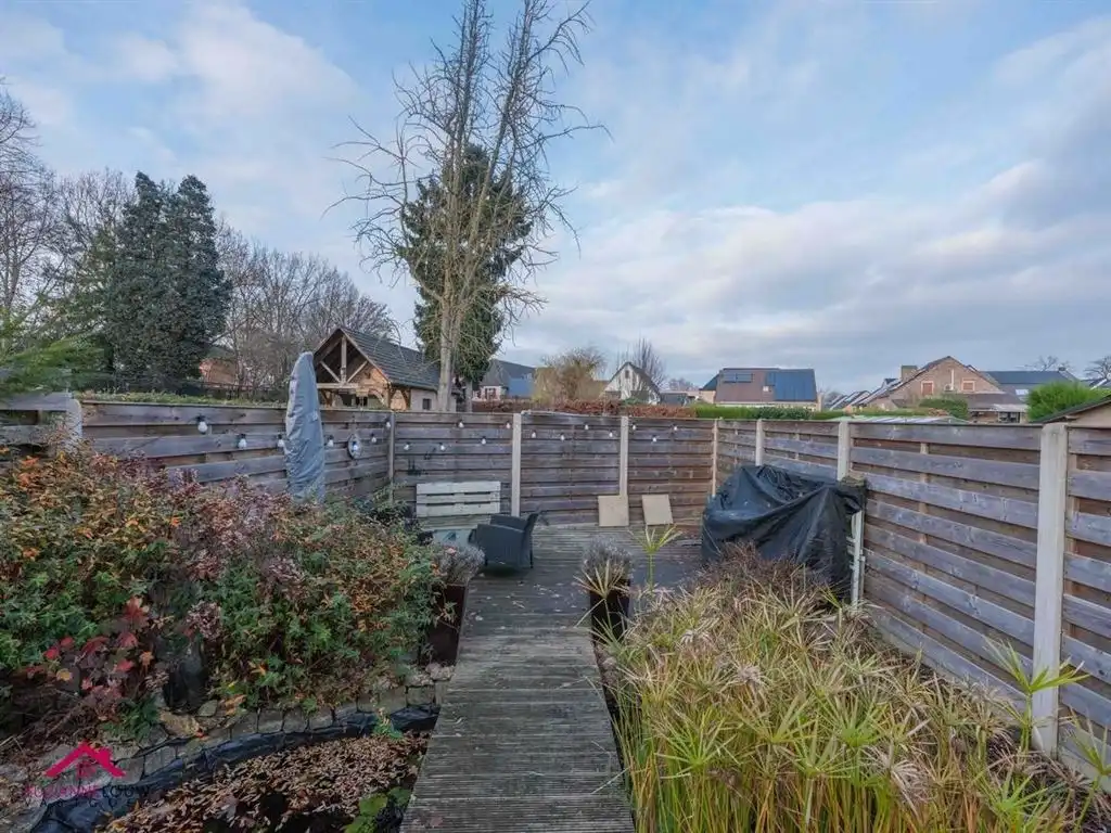 Gezellige en instapklare, half vrijstaande woning met veranda foto 7