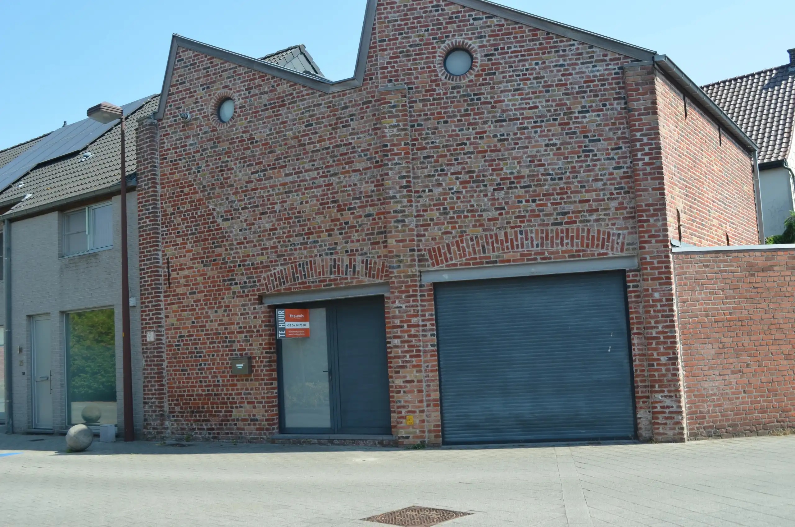 Multifunctionele loft met 2 verdiepingen en garage foto {{pictureIndex}}
