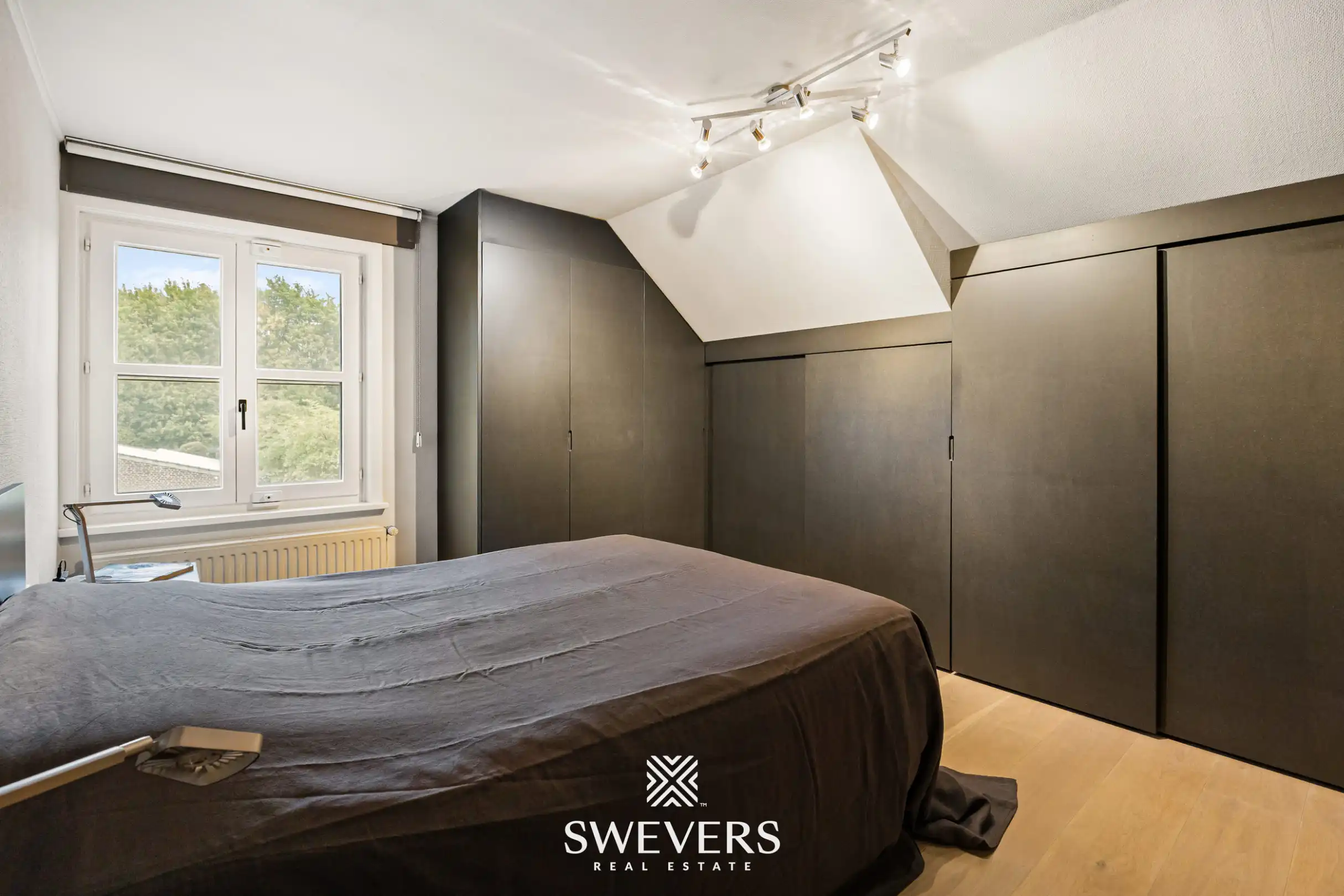 Sfeervolle open bebouwing met royale tuin en veel privacy foto 21