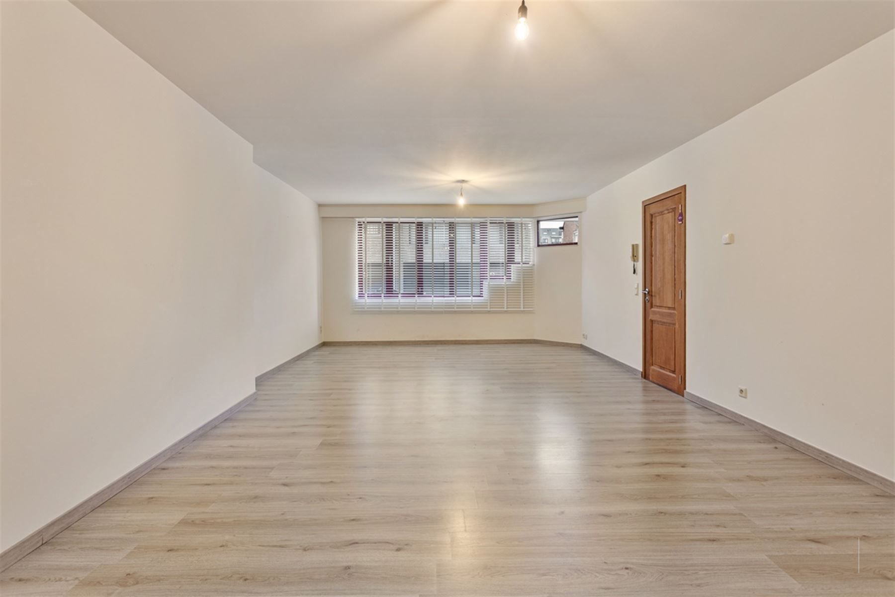 Gerenoveerd gelijkvloers appartement met 2 slpkrs foto 2