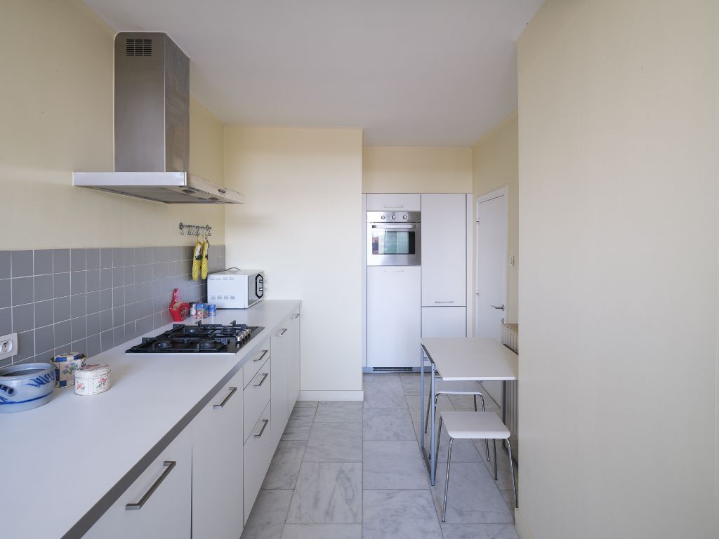 Lichtrijk appartement met 2 volwaardige slaapkamers, inpandig terras en gemeenschappelijke tuin, in een residentiële straat nabij het station Gent-Sint-Pieters. foto 8
