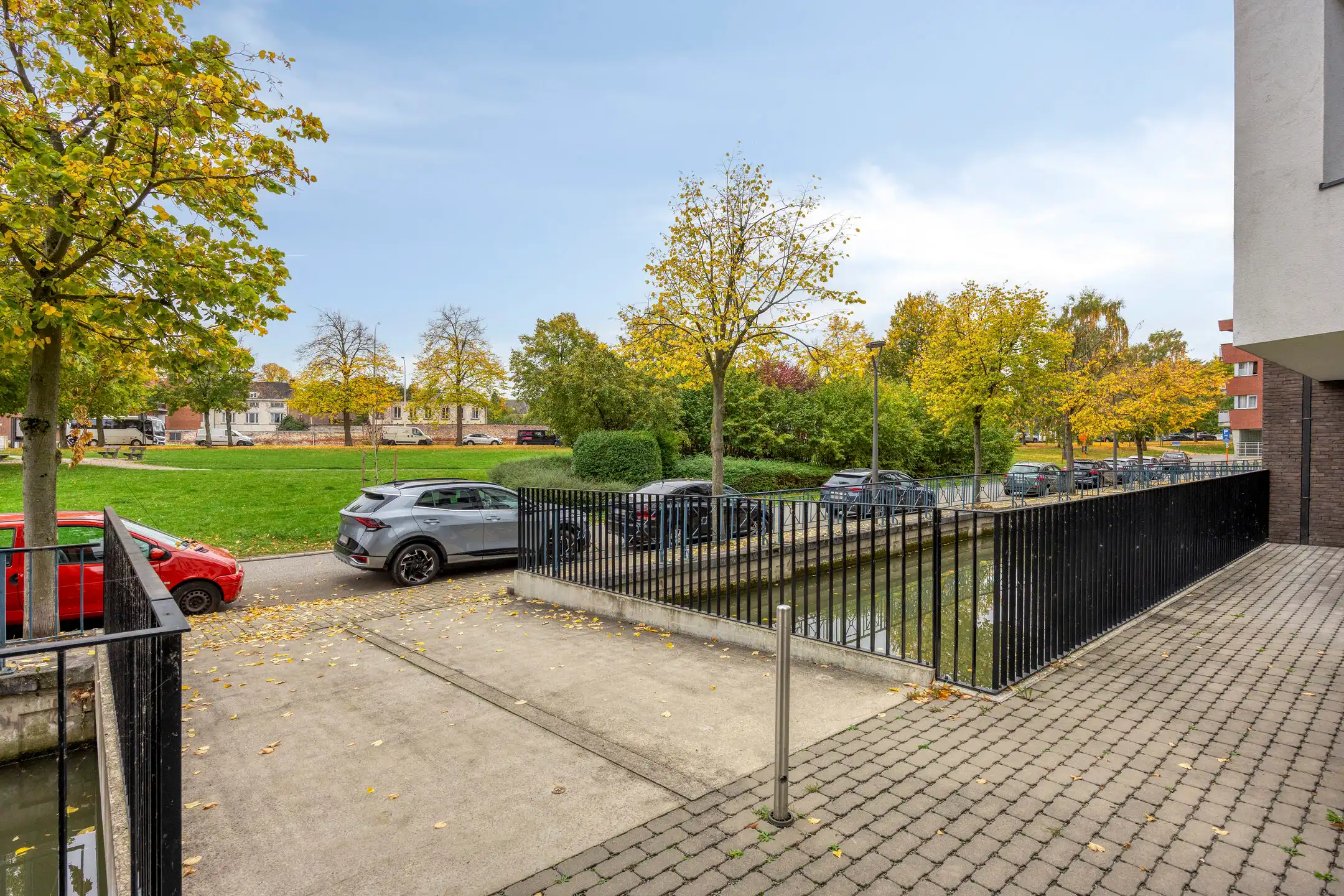 Energiezuinig APPARTEMENT van bj 2018 van 104 m² gelegen op 2de  verdiep, lift,  mooie leefruimten, 2 slaapkamers en garage op gelijkvloers. foto 3
