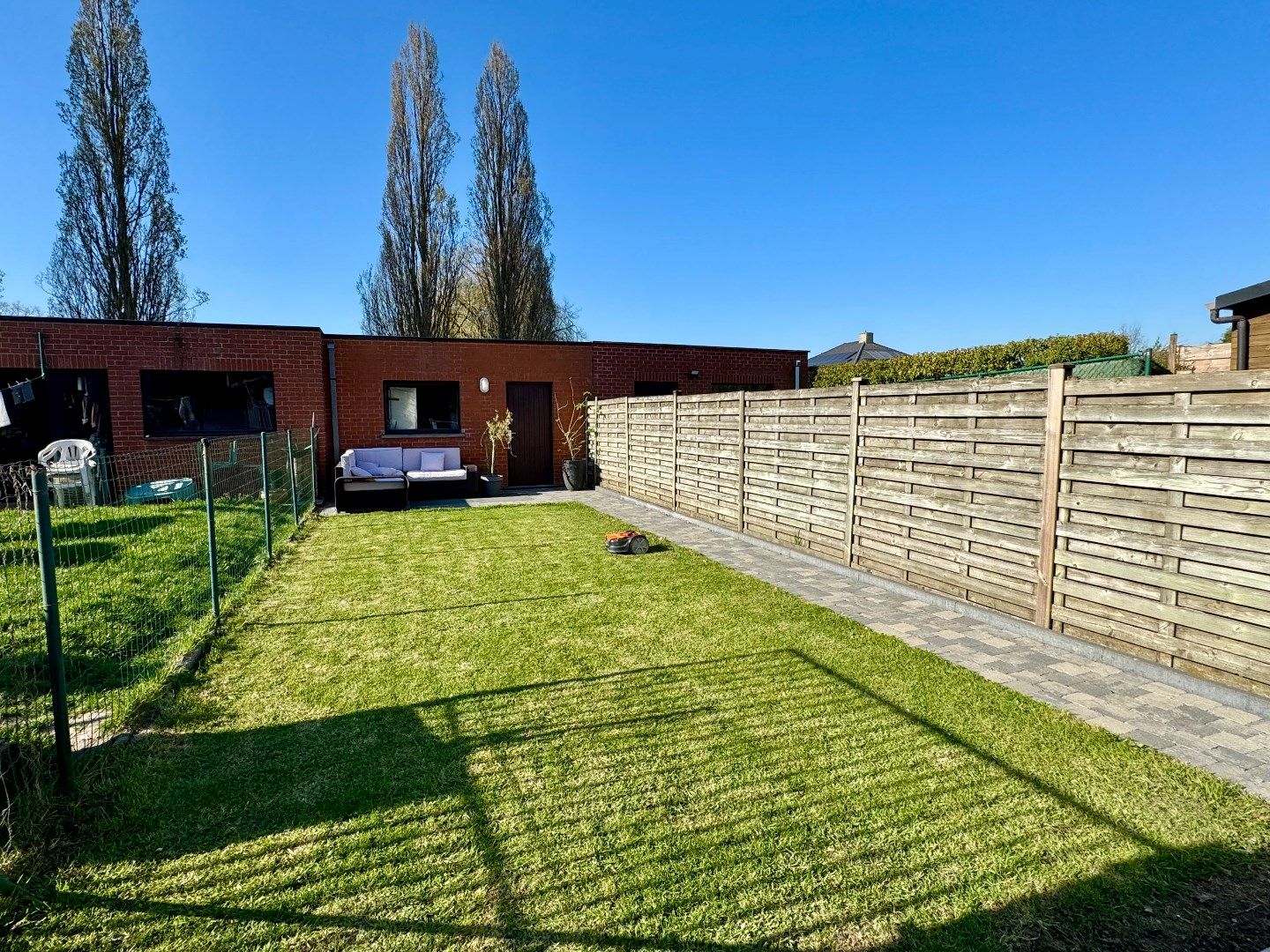 GERENOVEERDE WONING MET 2 SLPKS, TUIN EN GARAGE foto 4