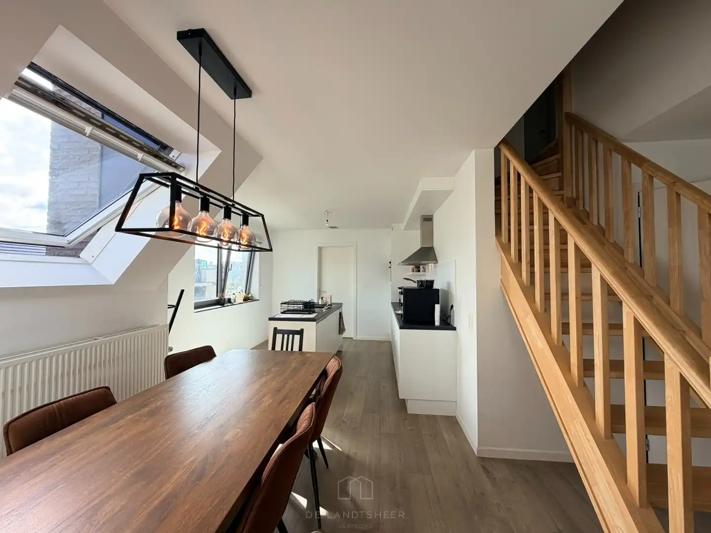 Ruim en lichtrijk duplexappartement van 129 m² met 2 slaapkamers en terras in Mariekerke foto 2