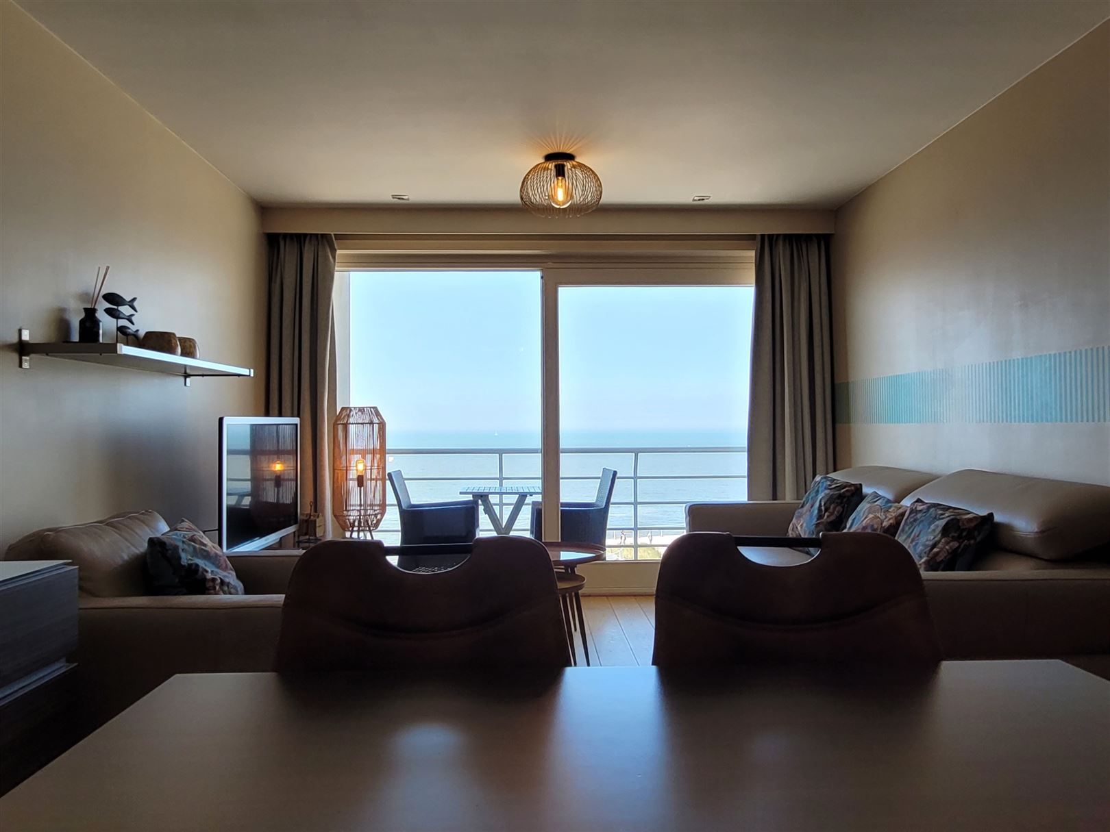Gemeubelde studio met prachtig zicht op de zee en het casino foto 3
