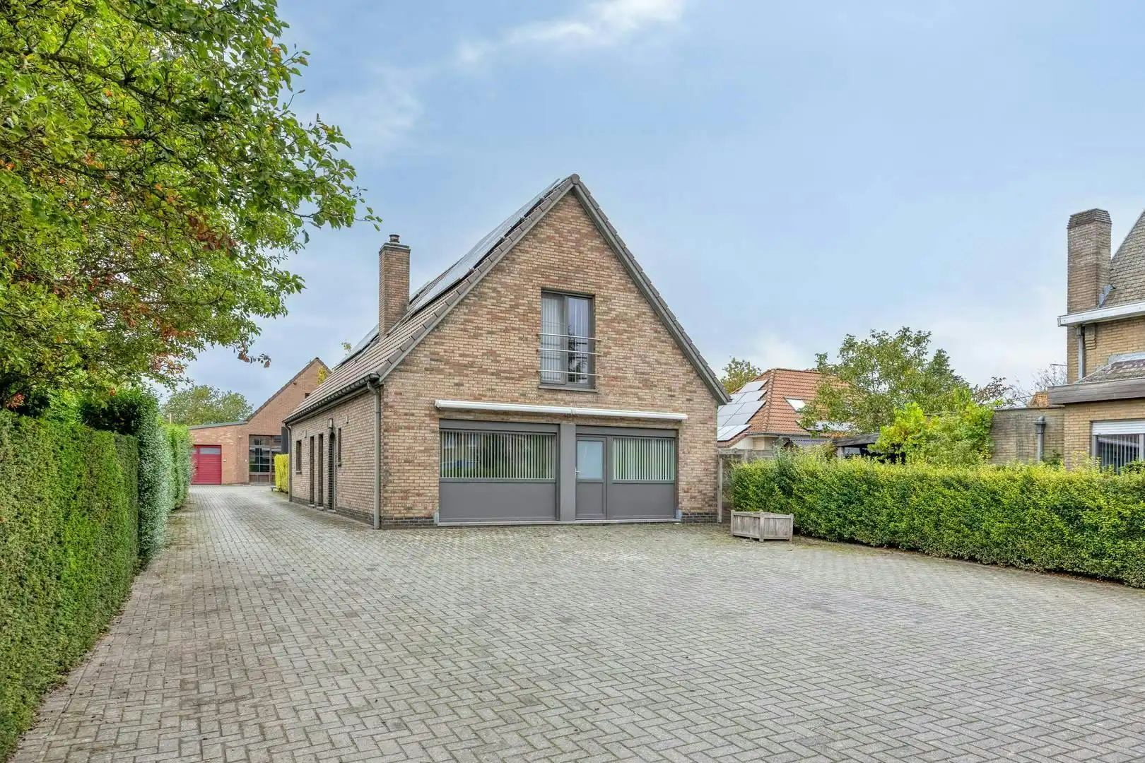 Unieke handelswoning met magazijn in Zomergem foto 2