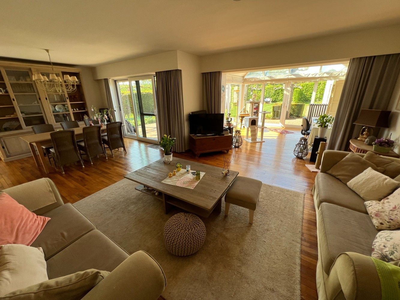 Luxueus gelijkvloers appartement met 3 slaapkamers, tuin en garage foto 2