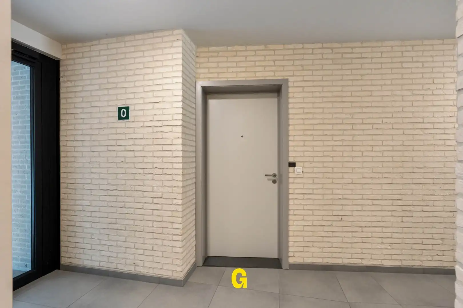 Knap ingericht gelijkvloersappartement met kelder en standplaats vlak bij het centrum foto 4
