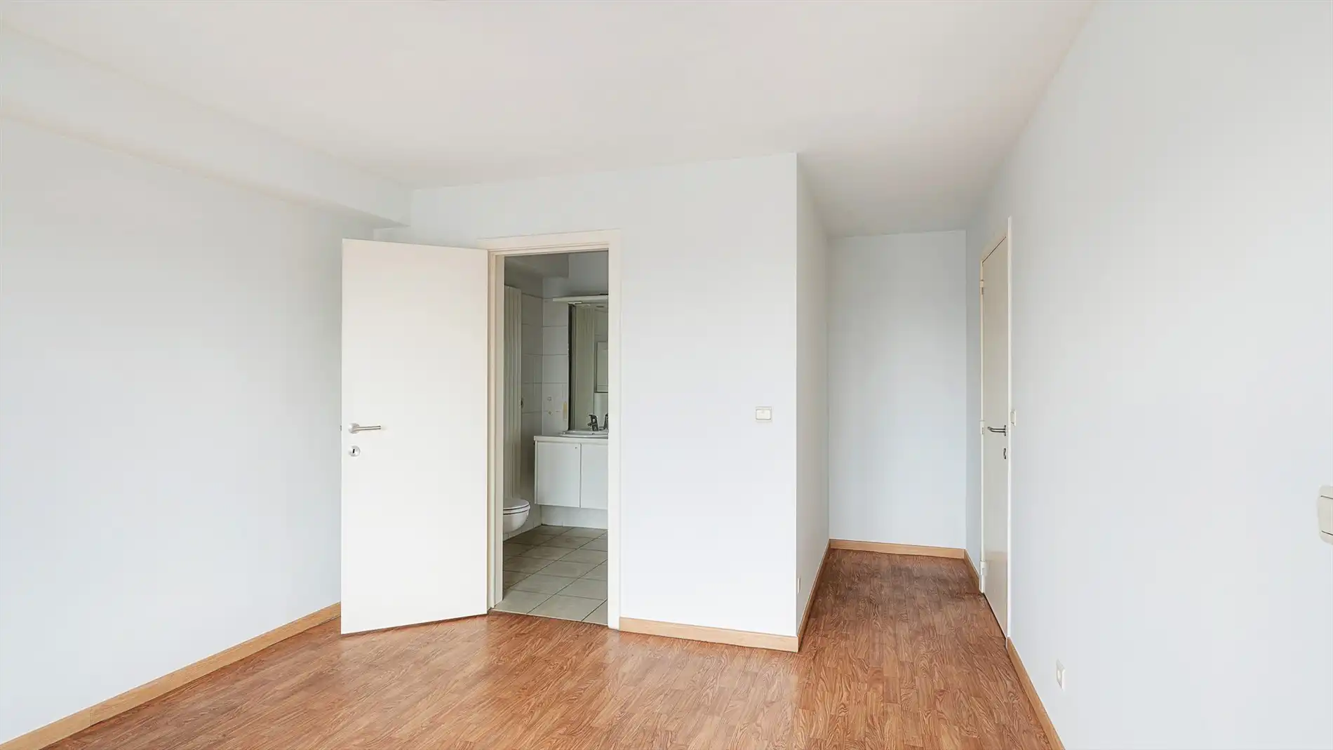 Ruim, breed appartement (105m²) te koop foto 17