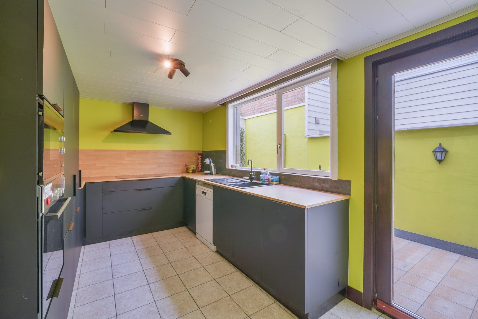 Ruime gezinswoning met 5 slaapkamers te Oostende foto 6