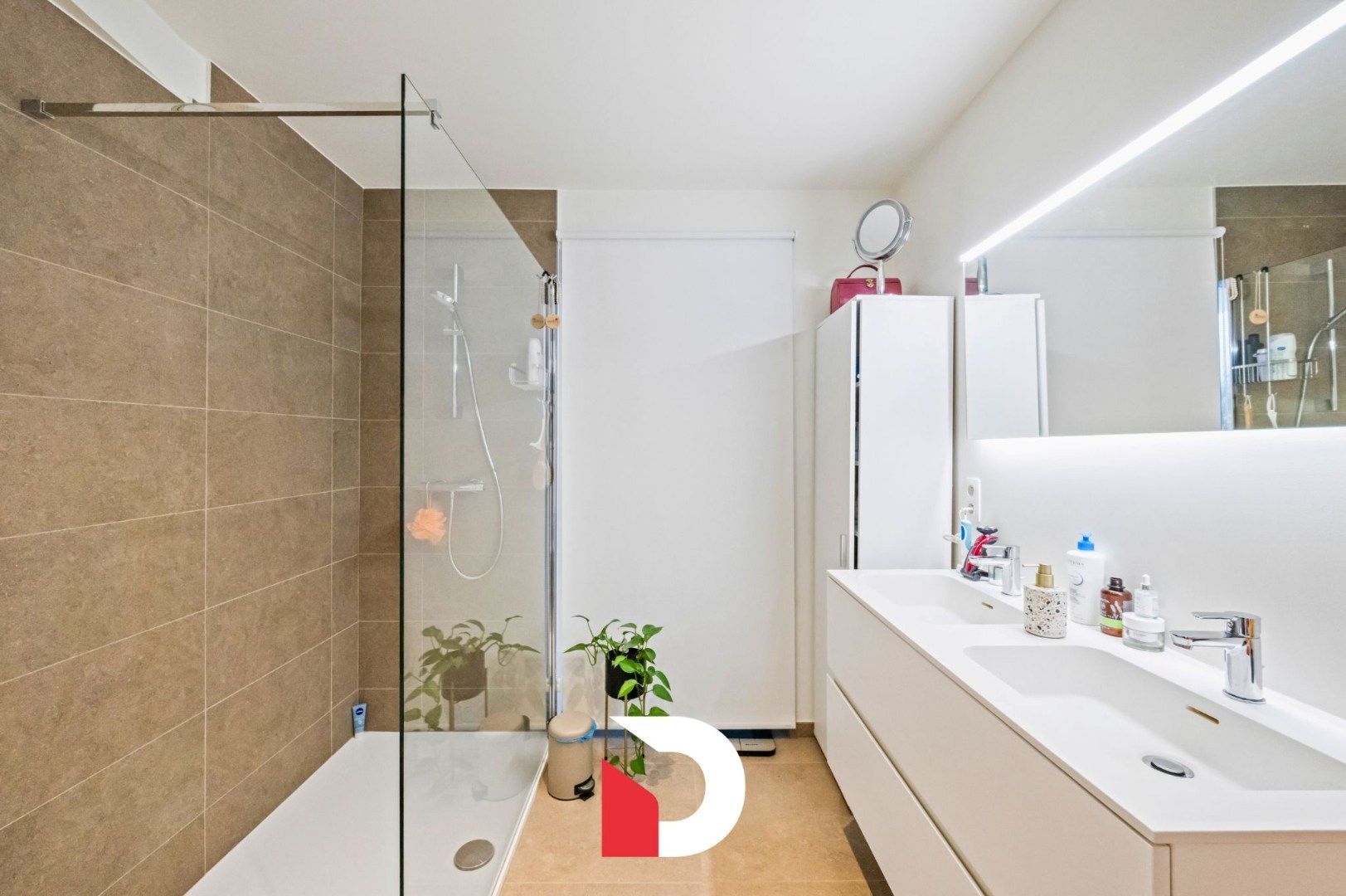 Instapklaar hoekappartement met 2 slk label A en ruim terras centrum Brugge foto 13