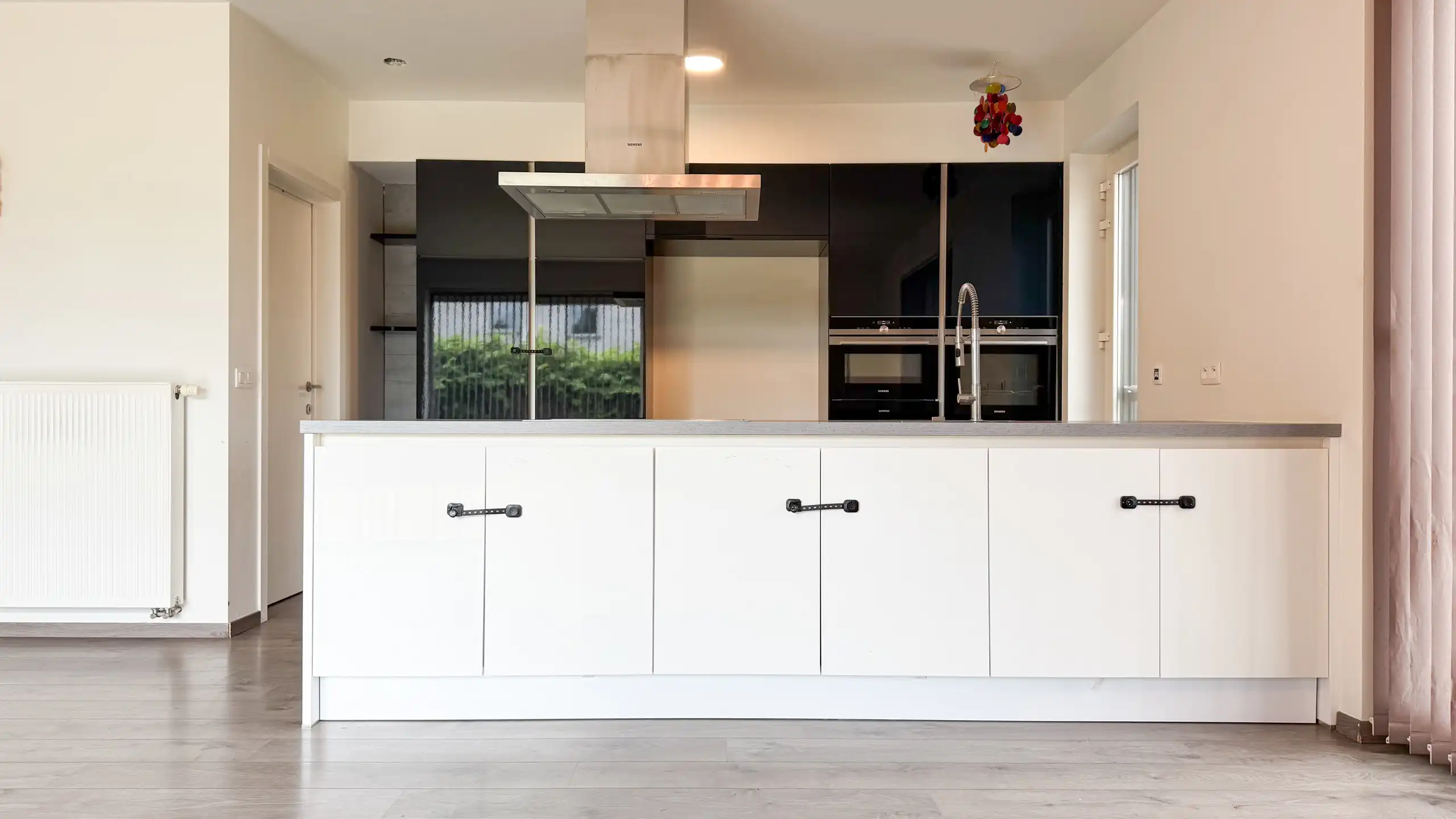Recente halfopen woning met 3slpks, veranda en ruime tuin! foto 9