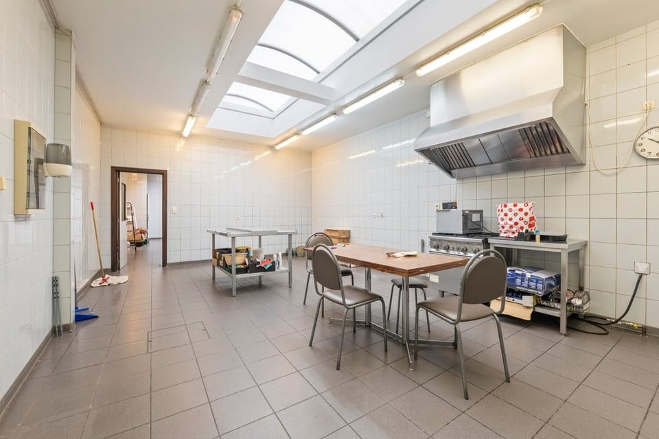 Charmant handelshuis op toplocatie in het hart van de Tongerse winkelstraat foto 21