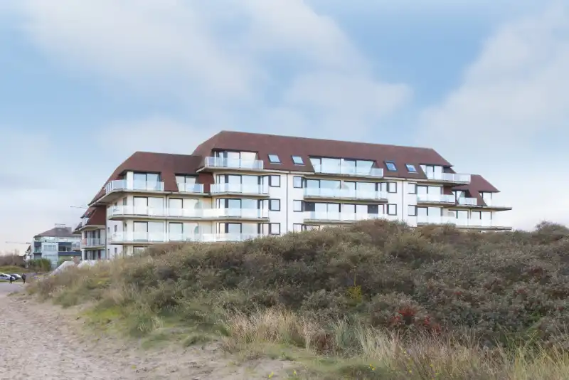 Hoofdfoto van de publicatie: Ruim 2-slaapkamer appartement met zeezicht te koop