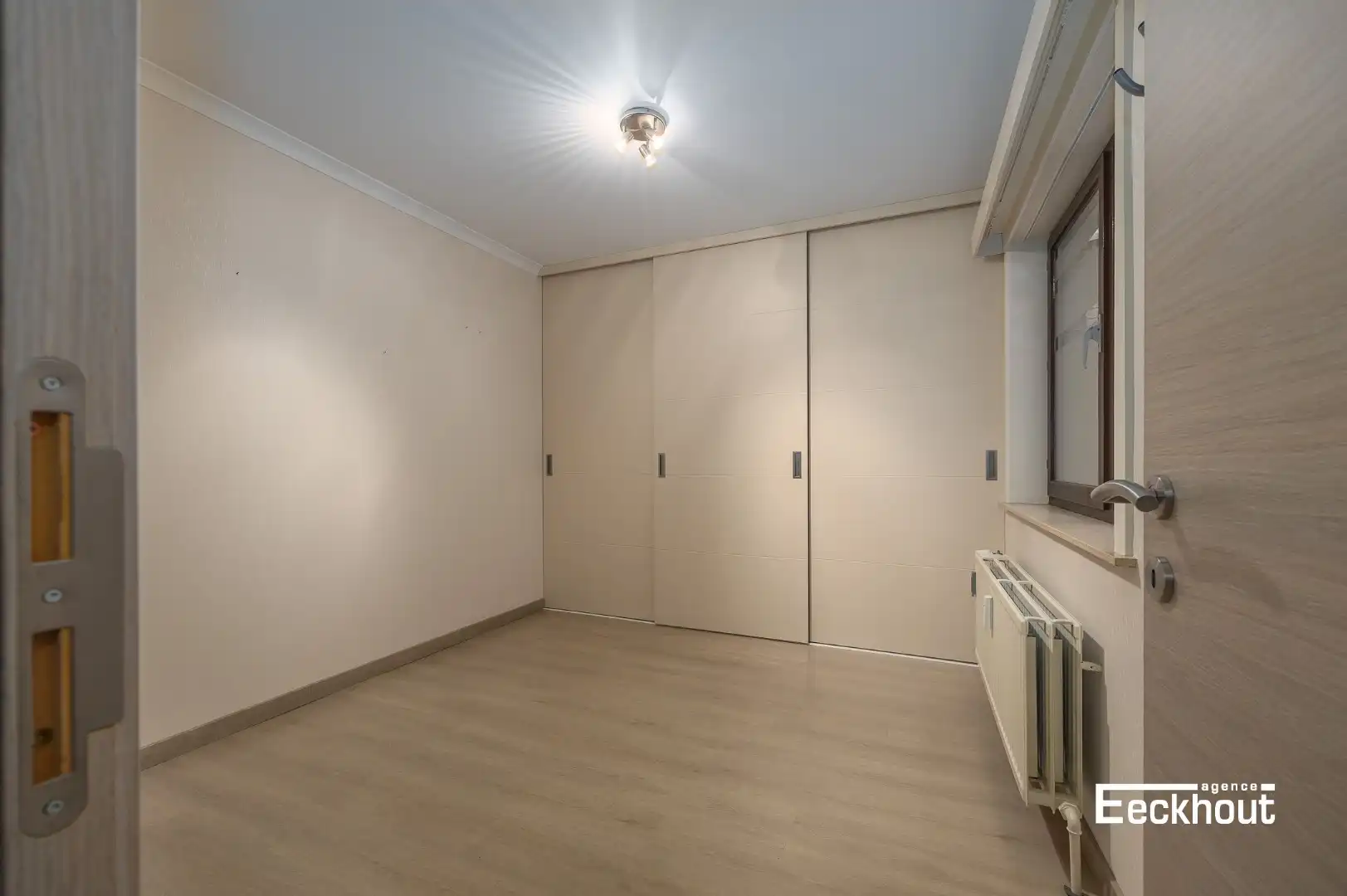 Ruim en zonnig appartement met open zicht en 2 slaapkamers, in het centrum van Oostende, vlakbij jachthaven. foto 12