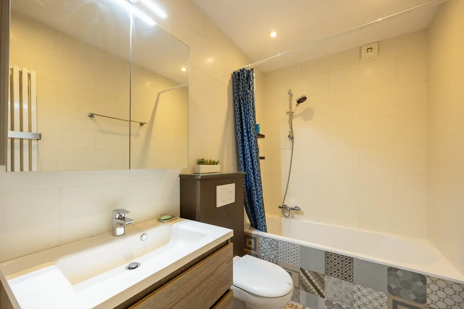 INSTAPKLARE GEZINSWONING MET 4 SLAAPKAMERS EN HEERLIJKE TUIN OP TOPLOCATIE OP DE GRENS EDEGEM/WILRIJK foto 21