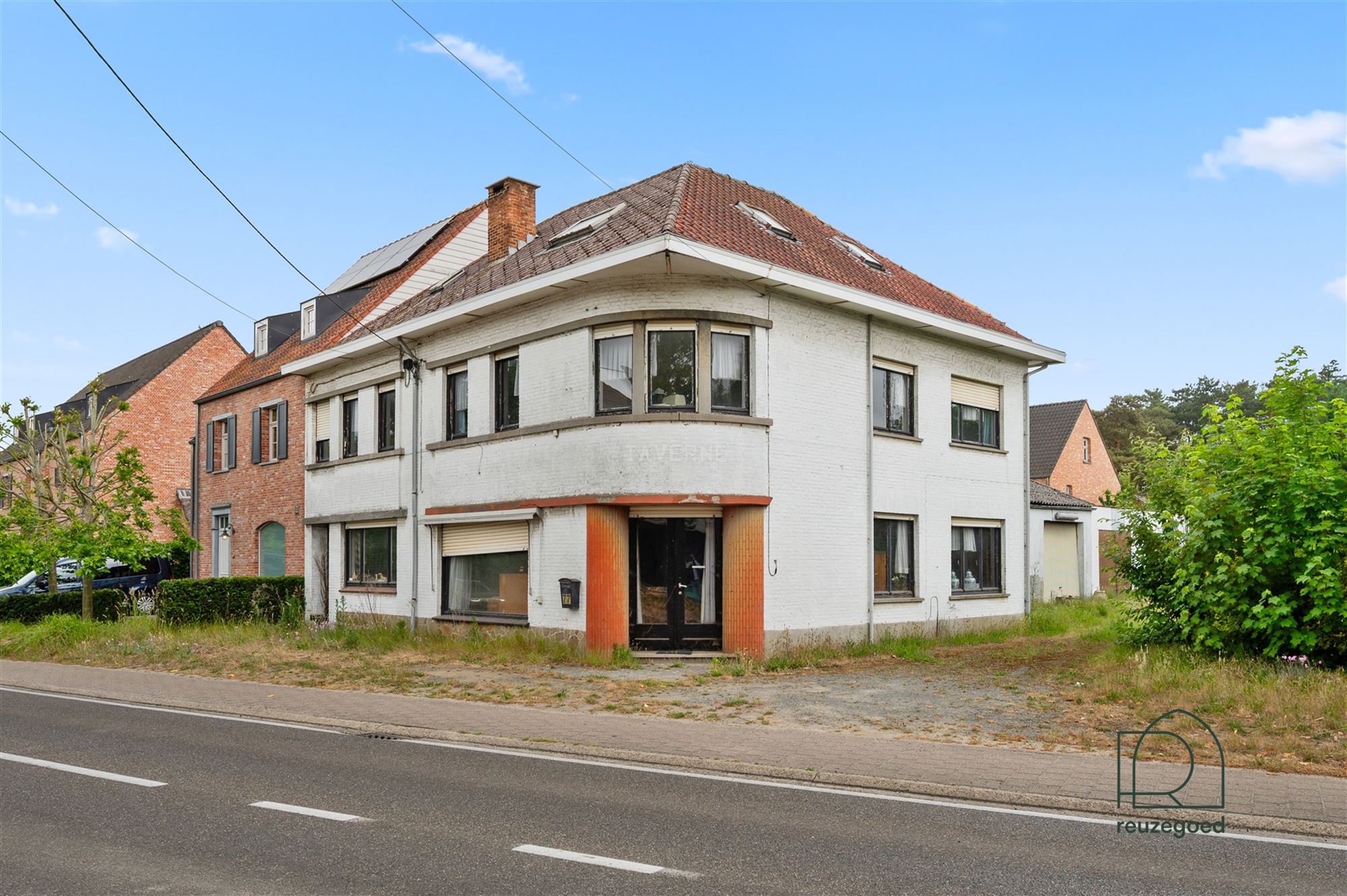 Hoofdfoto van de publicatie: Te renoveren huis (tweewoonst)  met mogelijkheid tot 2 bouwgronden