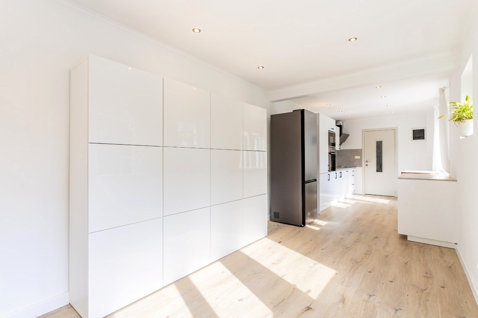 Instapklare woning te Dworp met 5 slkp., garage en tuin foto 8