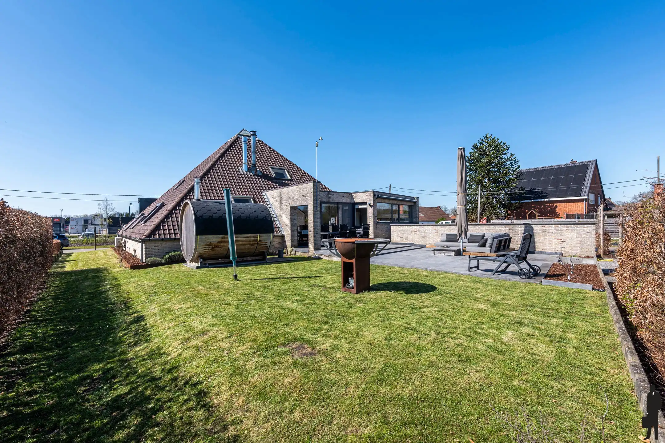 Unieke, ruime architectenvilla met riante kelder en werkbox foto 2