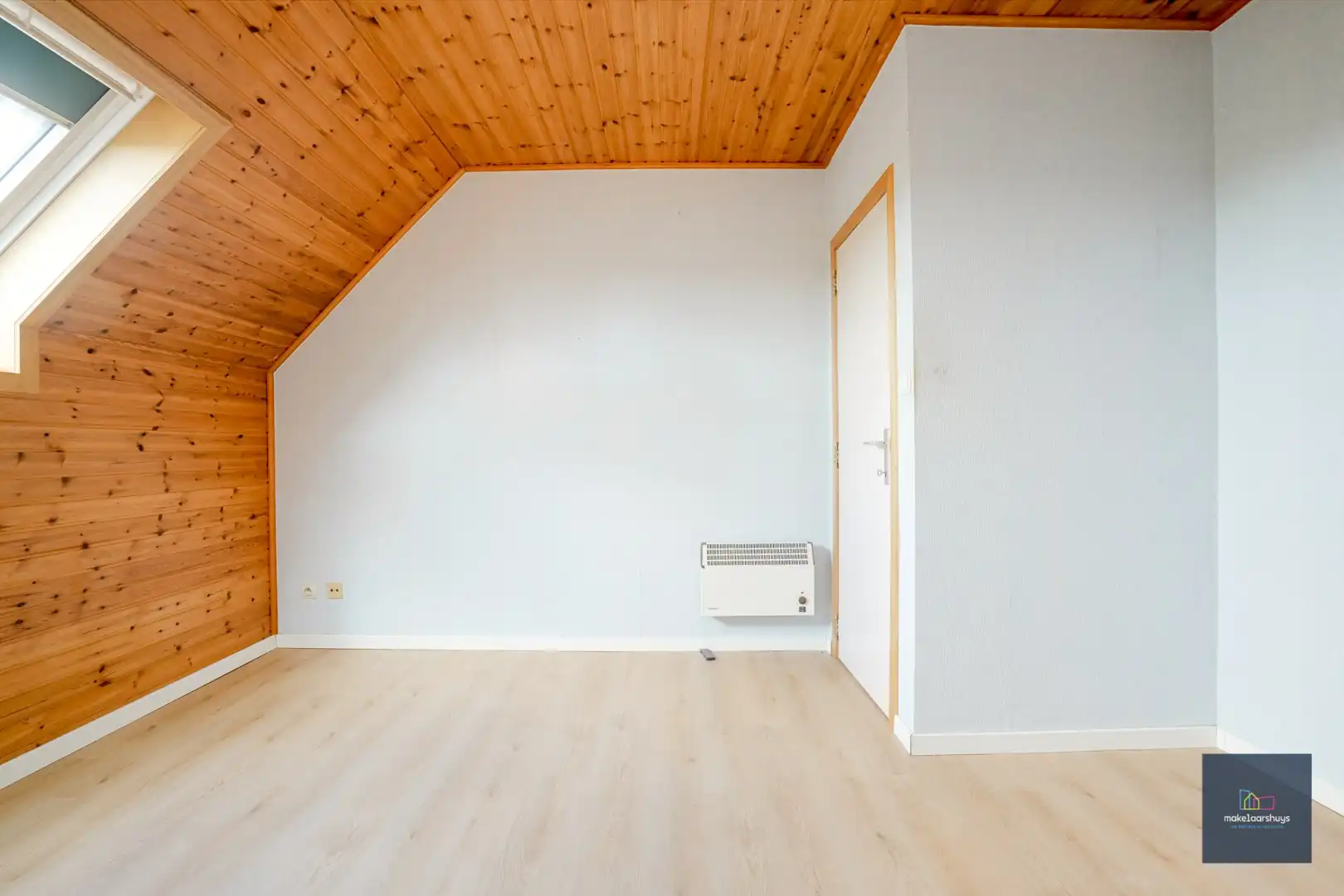 Verzorgde woning in rij met tuin en dubbele garage foto 15