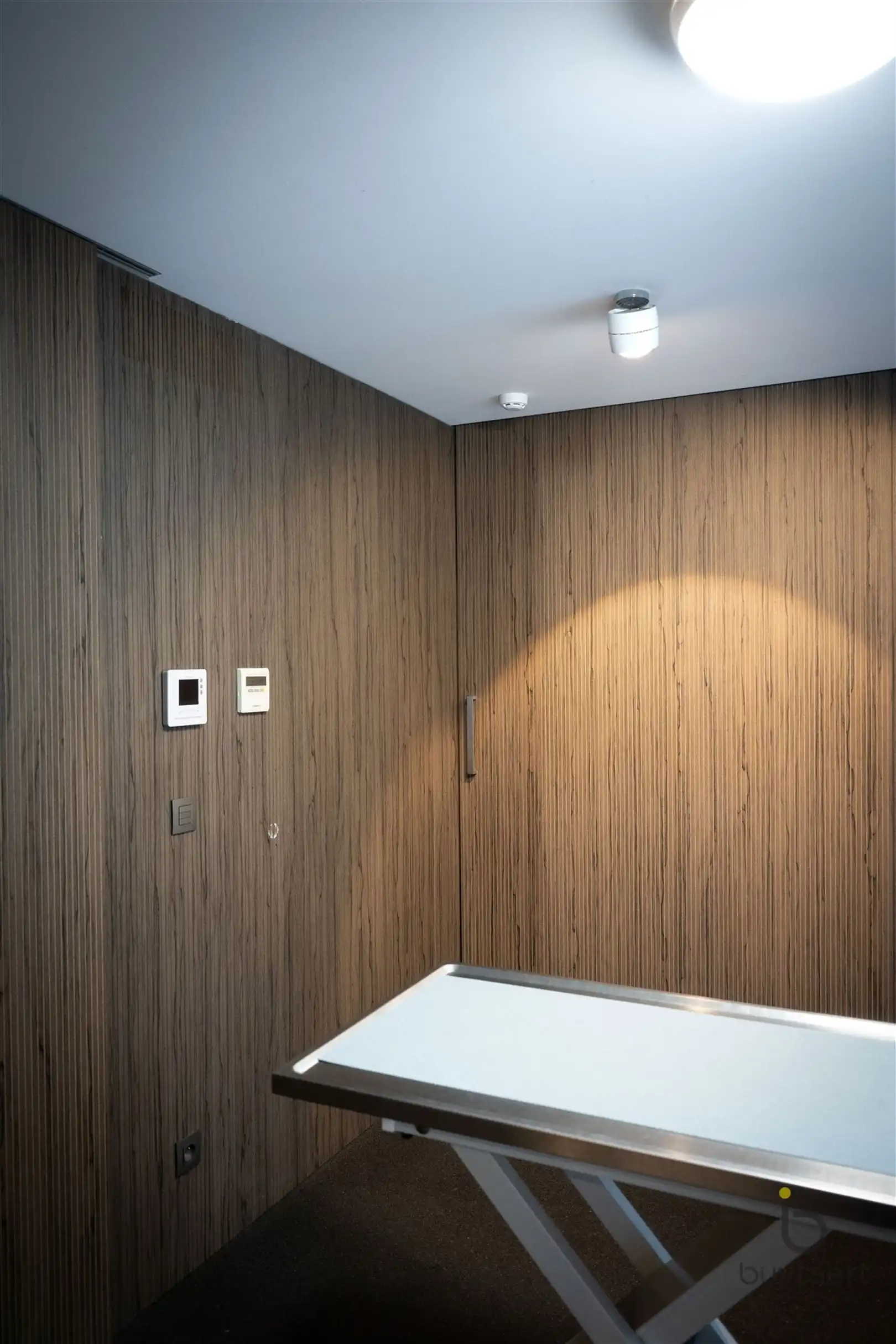 RUIME EN LICHTRIJKE PRAKTIJK IN GELIJKVLOERSAPPARTEMENT MET PRIVÉ-TUIN foto 17