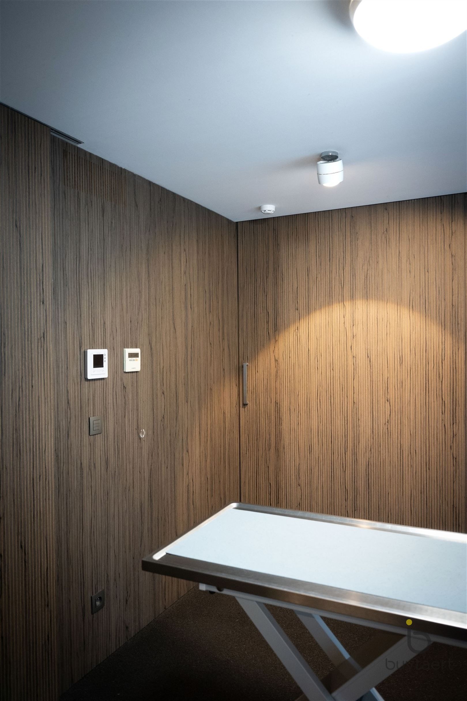 RUIME EN LICHTRIJKE PRAKTIJK IN GELIJKVLOERSAPPARTEMENT MET PRIVÉ-TUIN foto 17