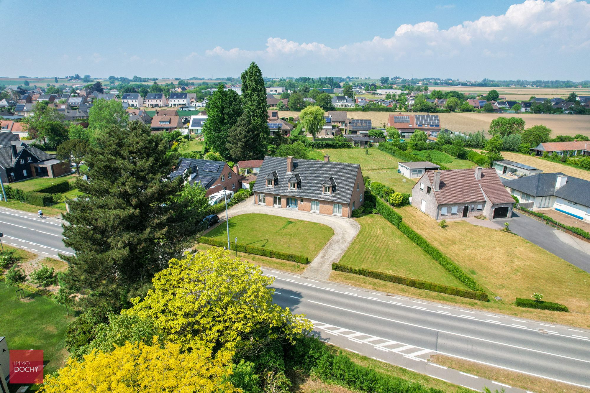 Zeer goed onderhouden villa op 2.241m² foto 3