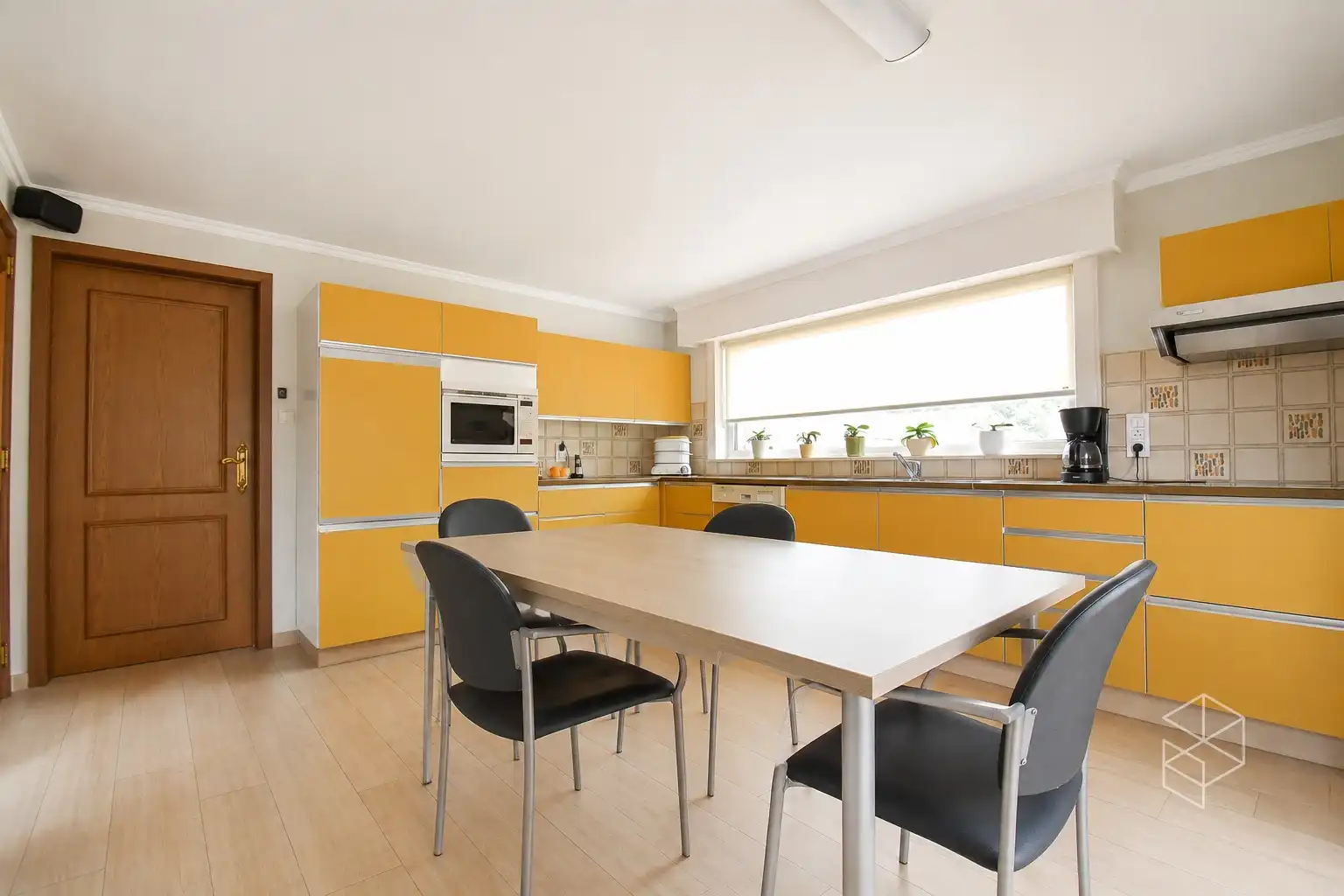 Ruime woning met grote tuin te Oostkamp foto 11