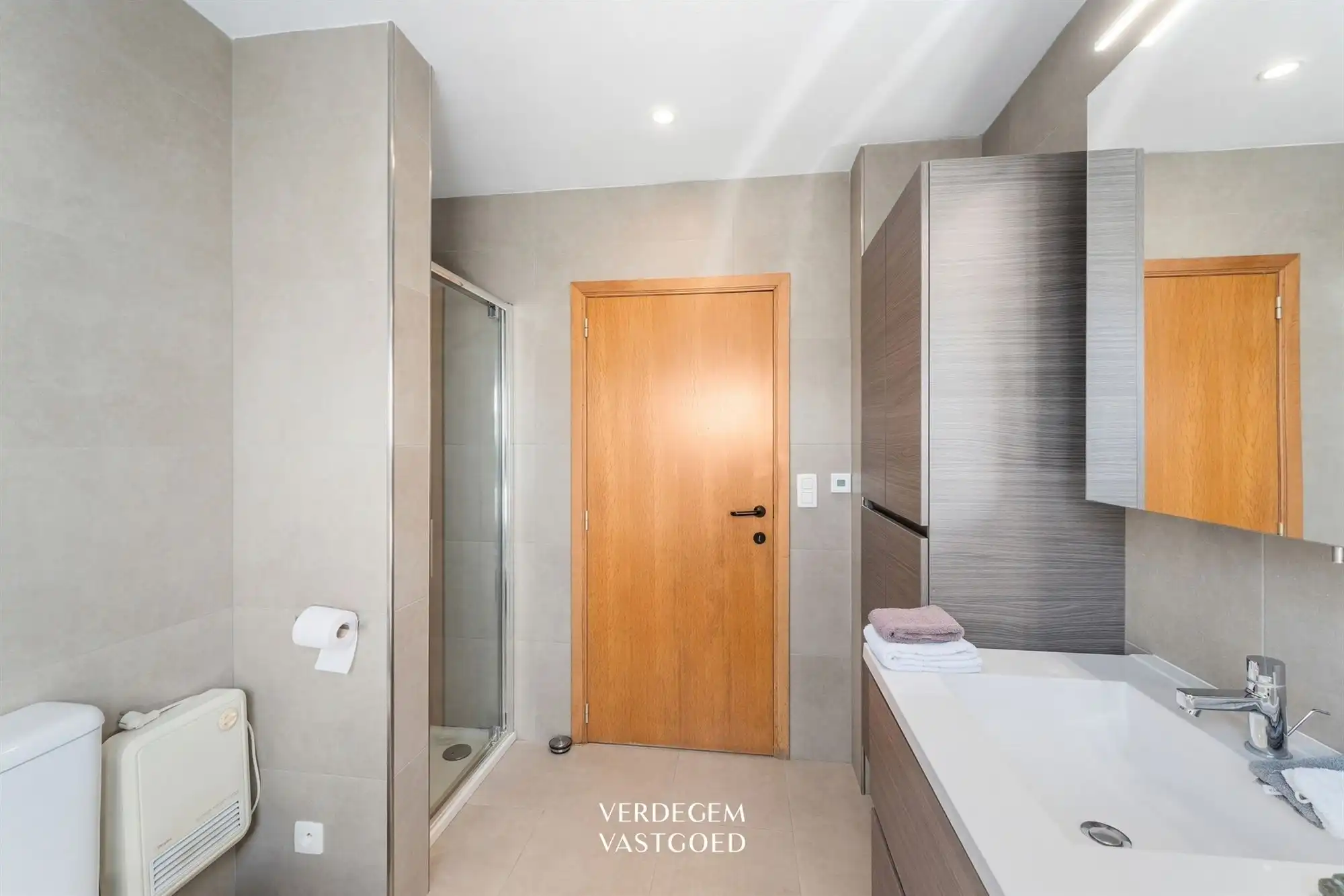 Knappe villa met 4 slaapkamers op een royaal perceel in een rustige woonwijk foto 15