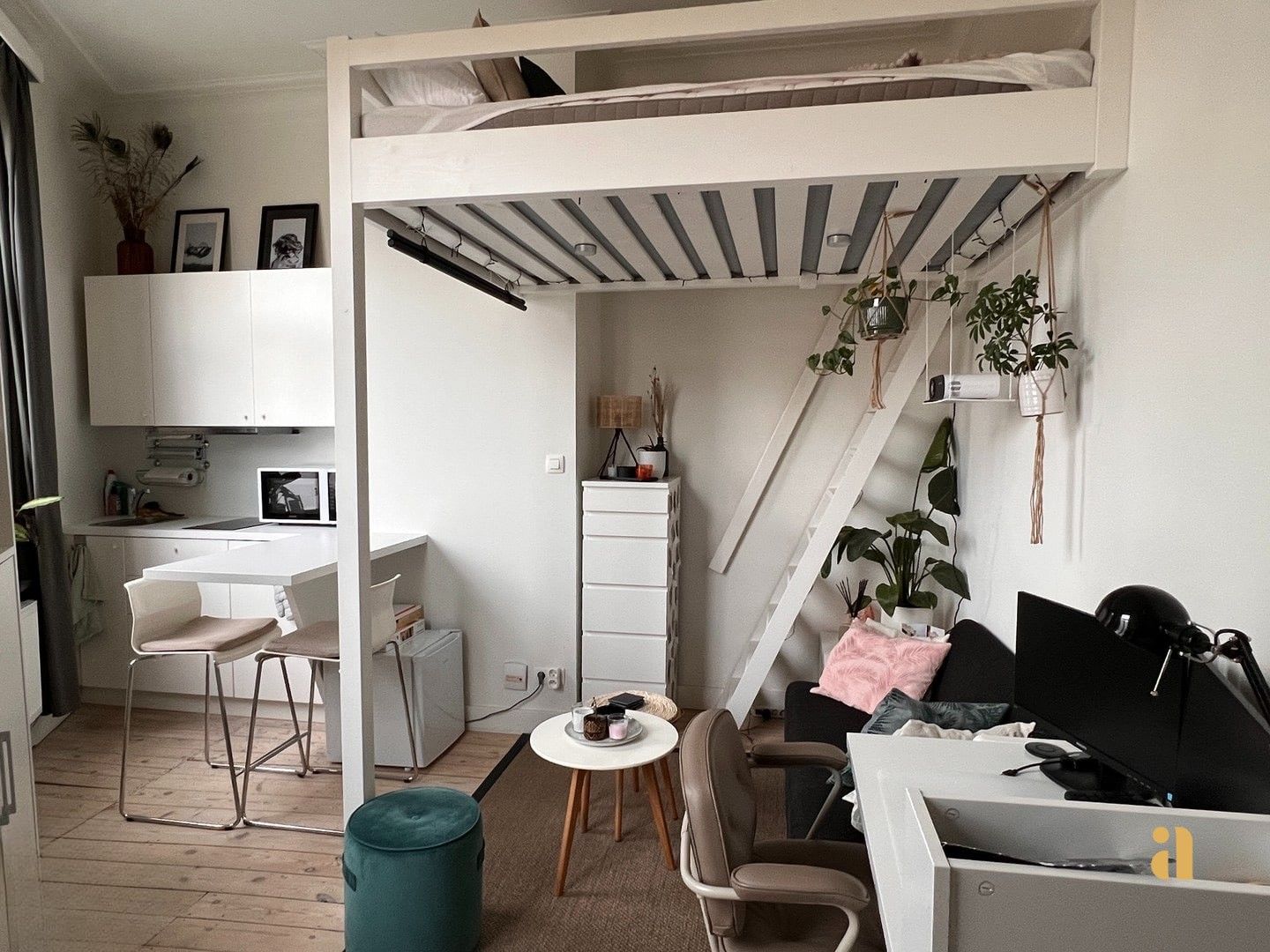 Studio mét meubels in ’t stad foto 3