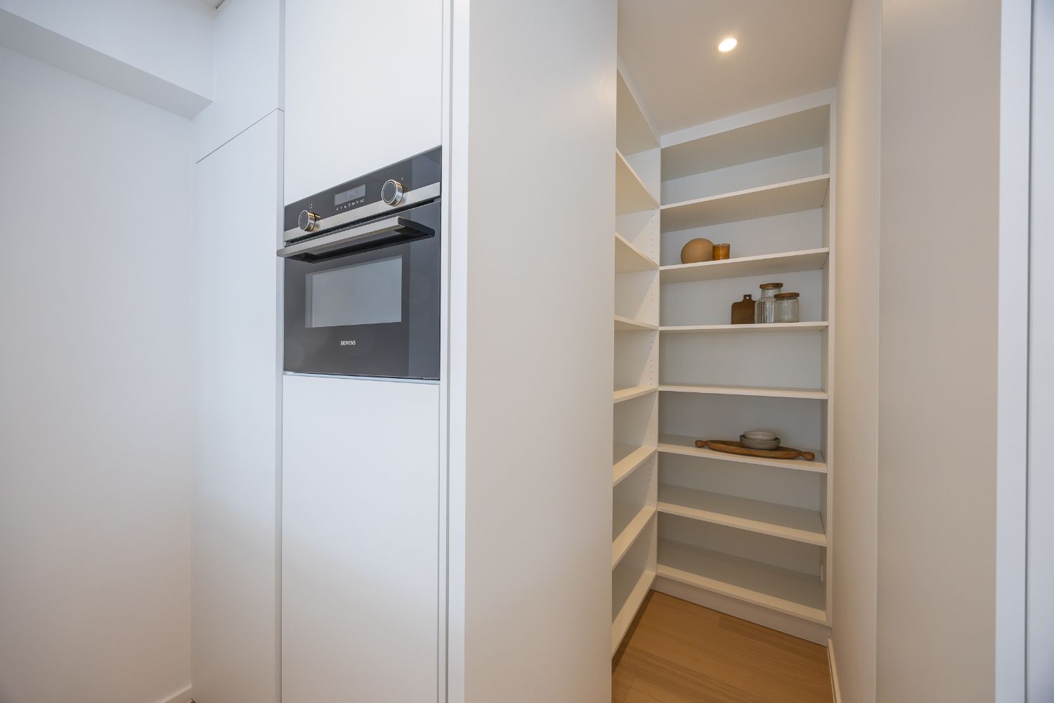 Ruim, gerenoveerd drie slaapkamer appartement in hartje Oostende foto 18