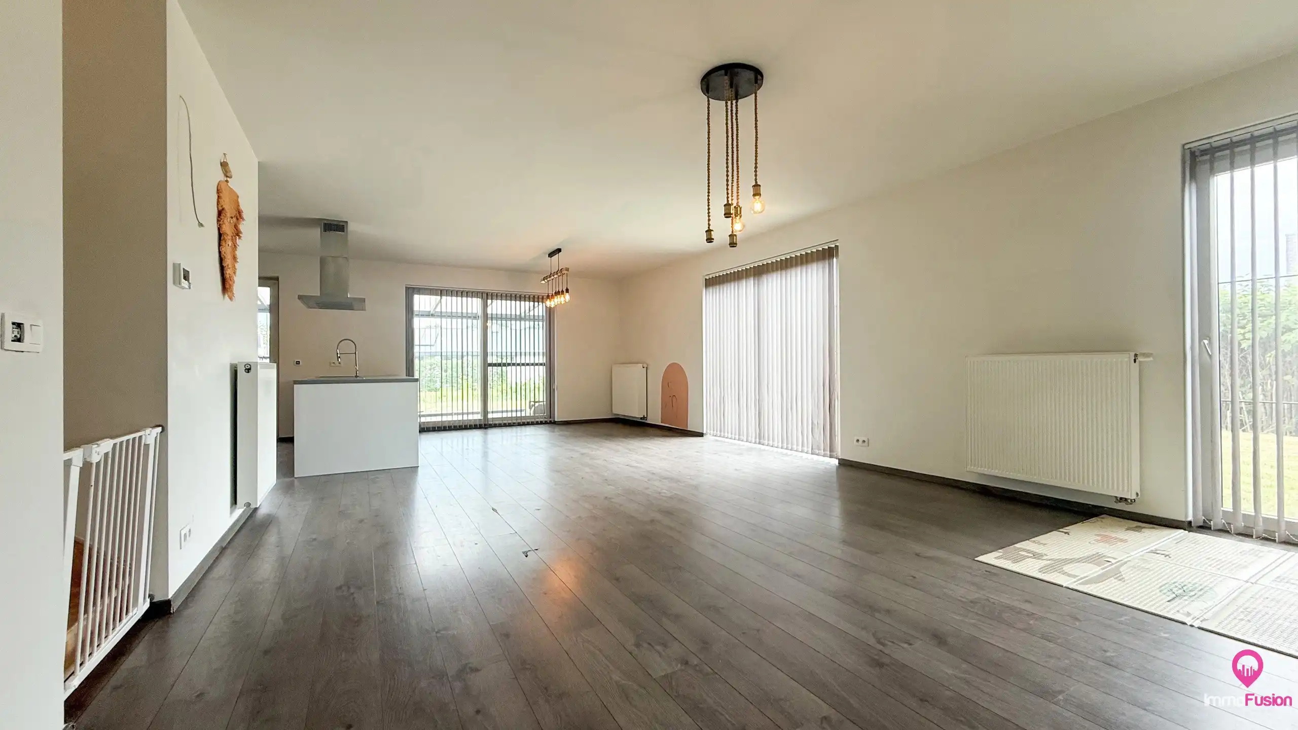 Recente halfopen woning met 3slpks, veranda en ruime tuin! foto 4
