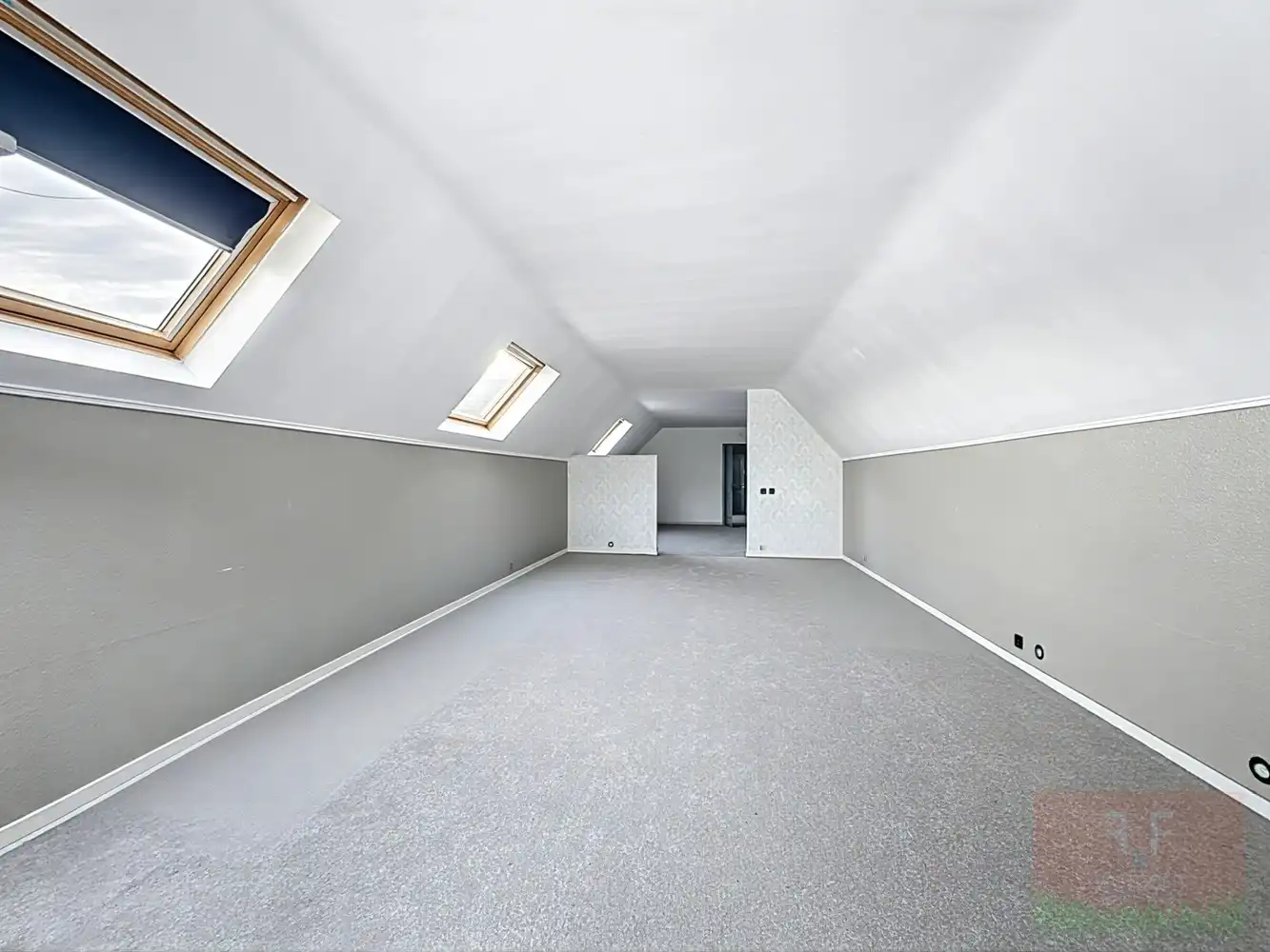 Loft op 1ste verdieping met 2 slaapkamers, zonneterras en een carport foto 4