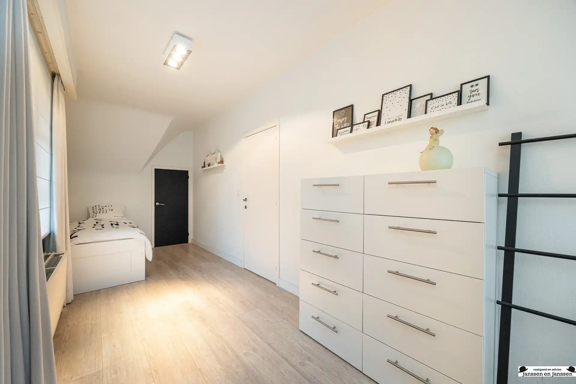 Charmante villa op toplocatie in hartje Ekeren foto 29