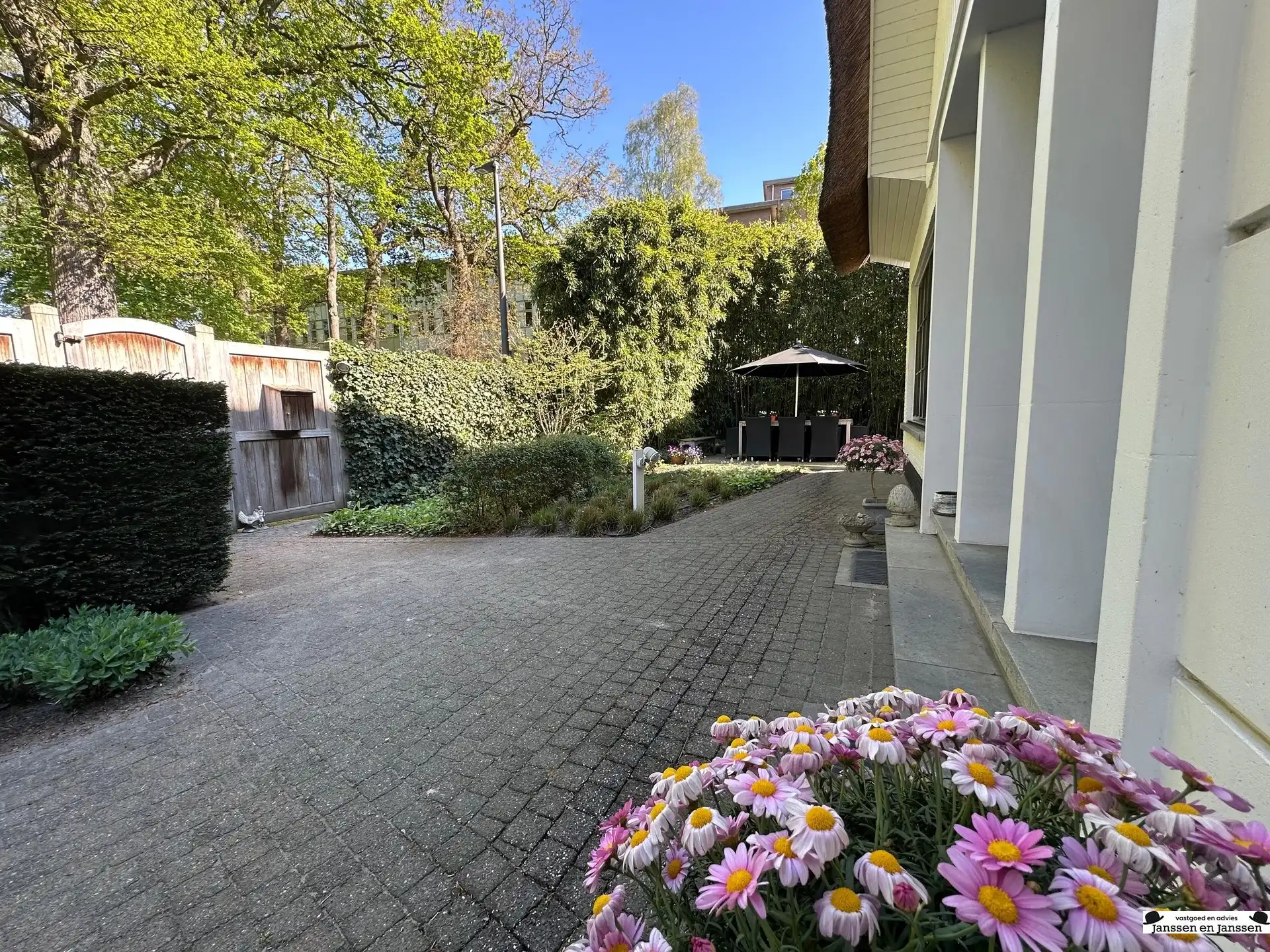 Charmante villa op toplocatie in hartje Ekeren foto 29