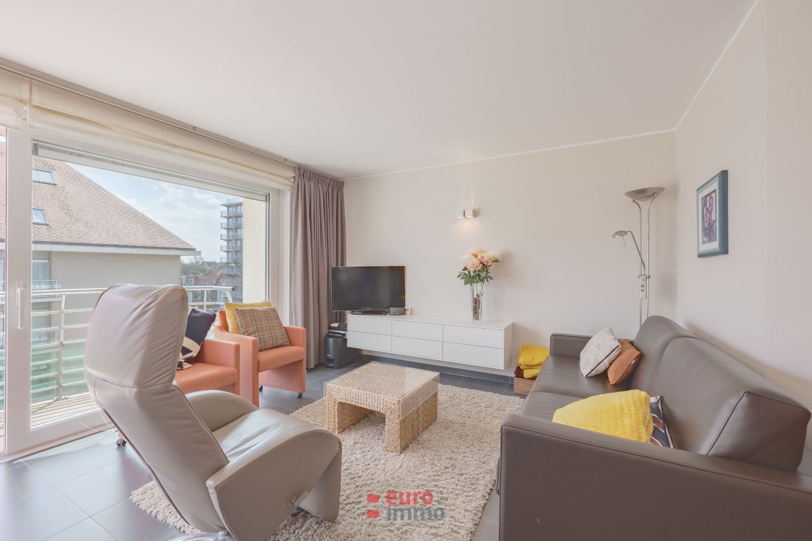 Subliem zuidgericht appartement met mooie breedte! foto 3