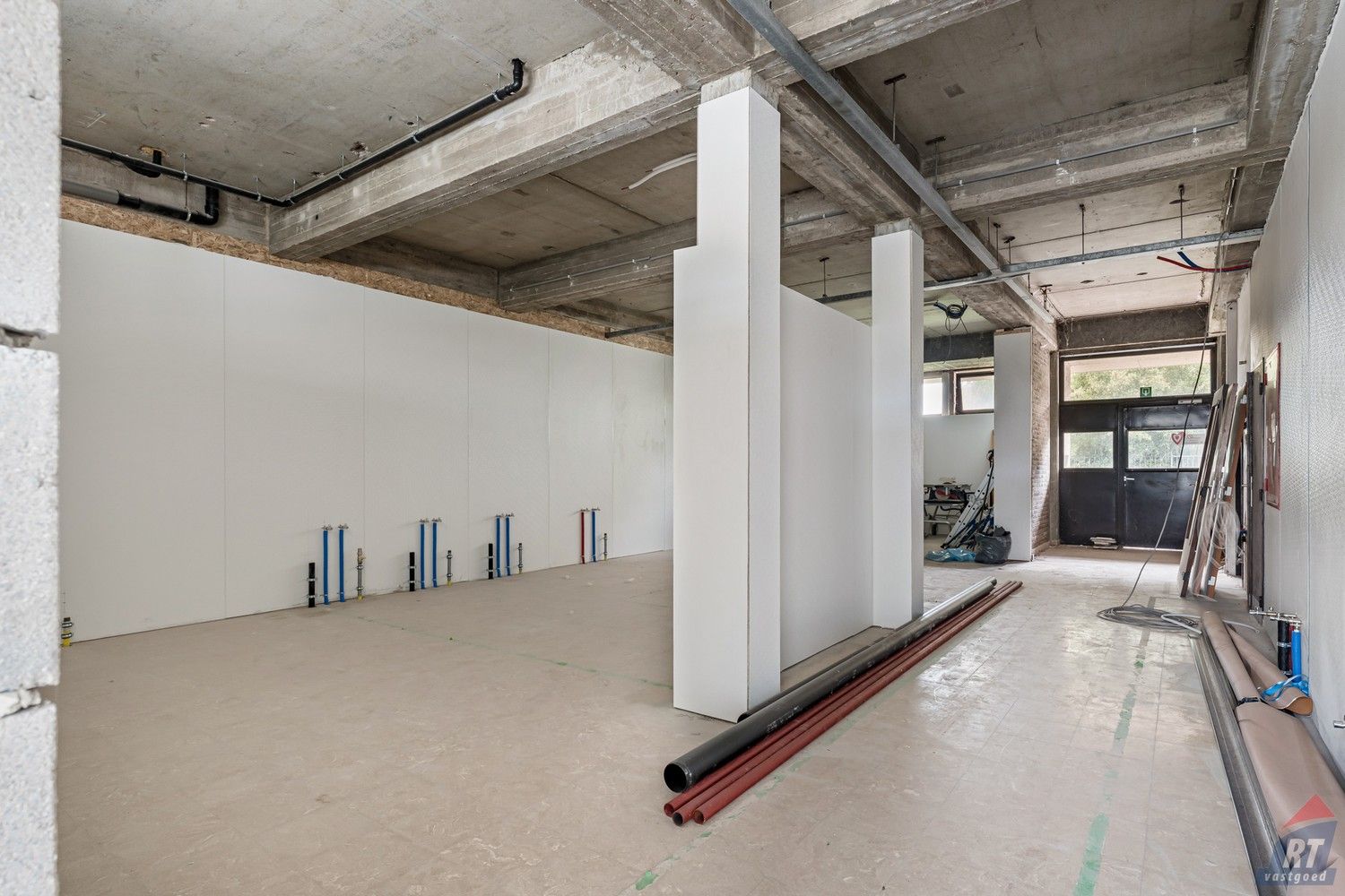 Opbrengsteigendom bestaande uit 2 handelsruimtes en een ruim appartement foto 15