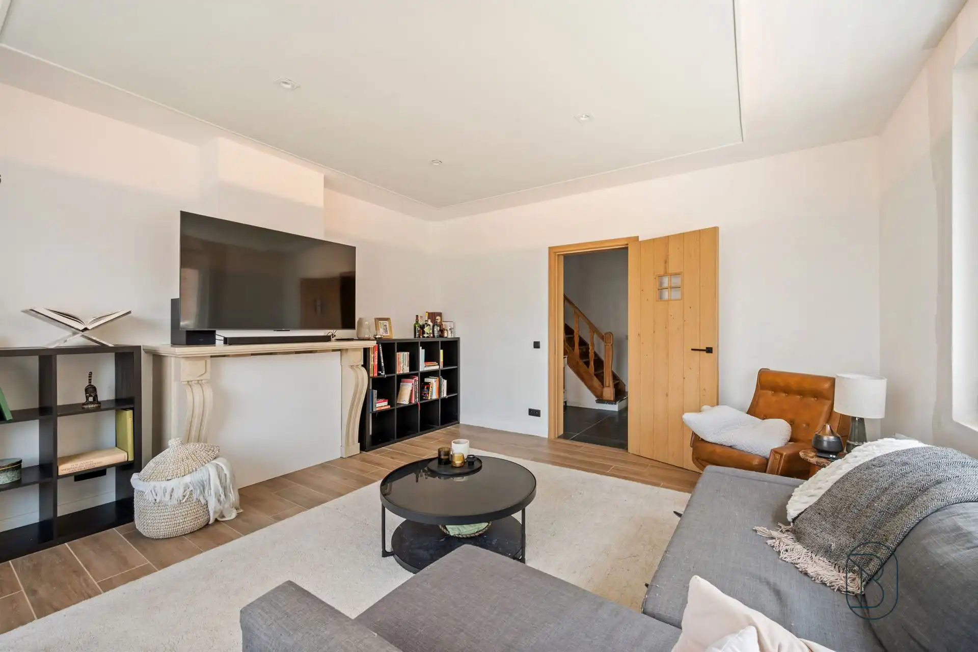 Knap gerenoveerde woning met 3 à 4 slk, en zwemvijver foto 9
