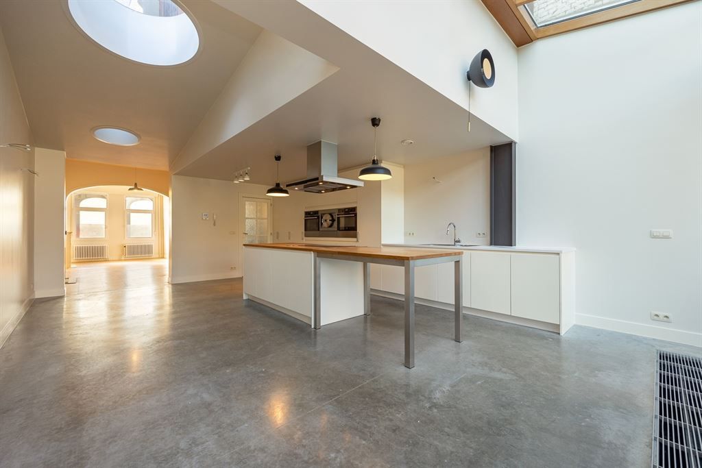 Stijlvol gerenoveerde woning met zonnige tuin! foto 7