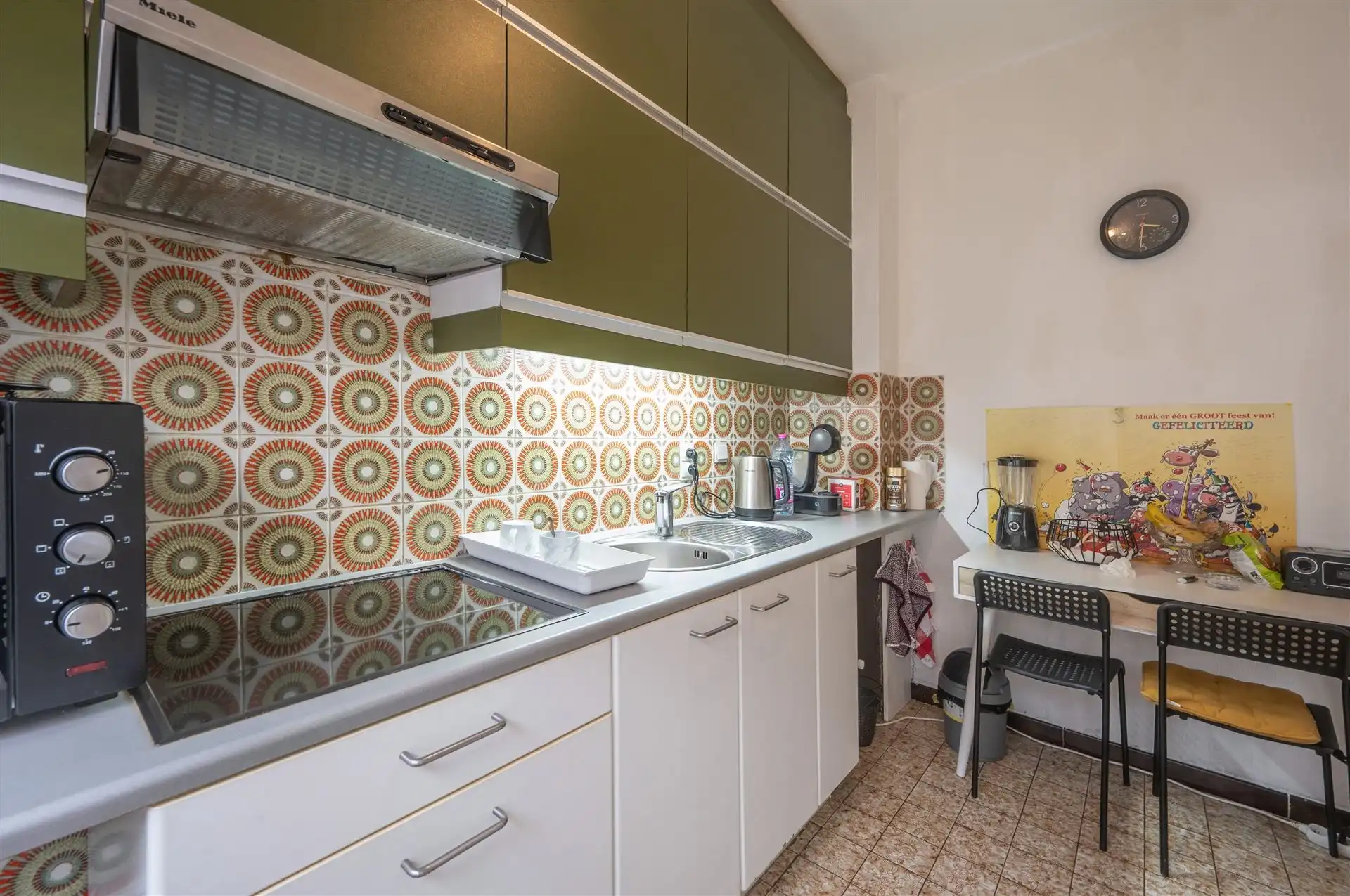 Centraal gelegen 2 slaapkamerappartement te huur foto 7